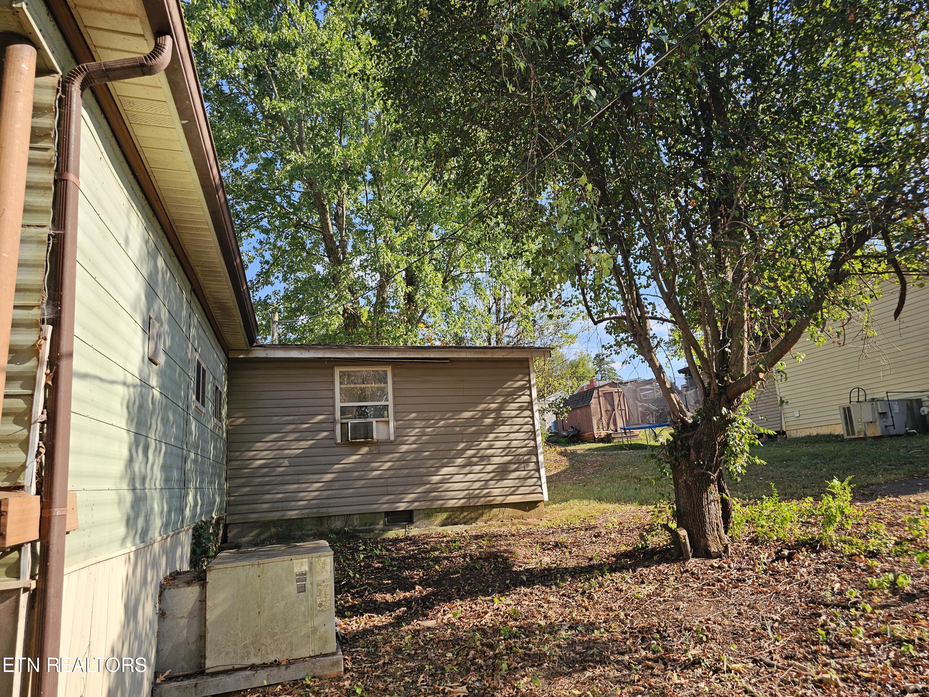 600 W 7th Ave Property Photo 3