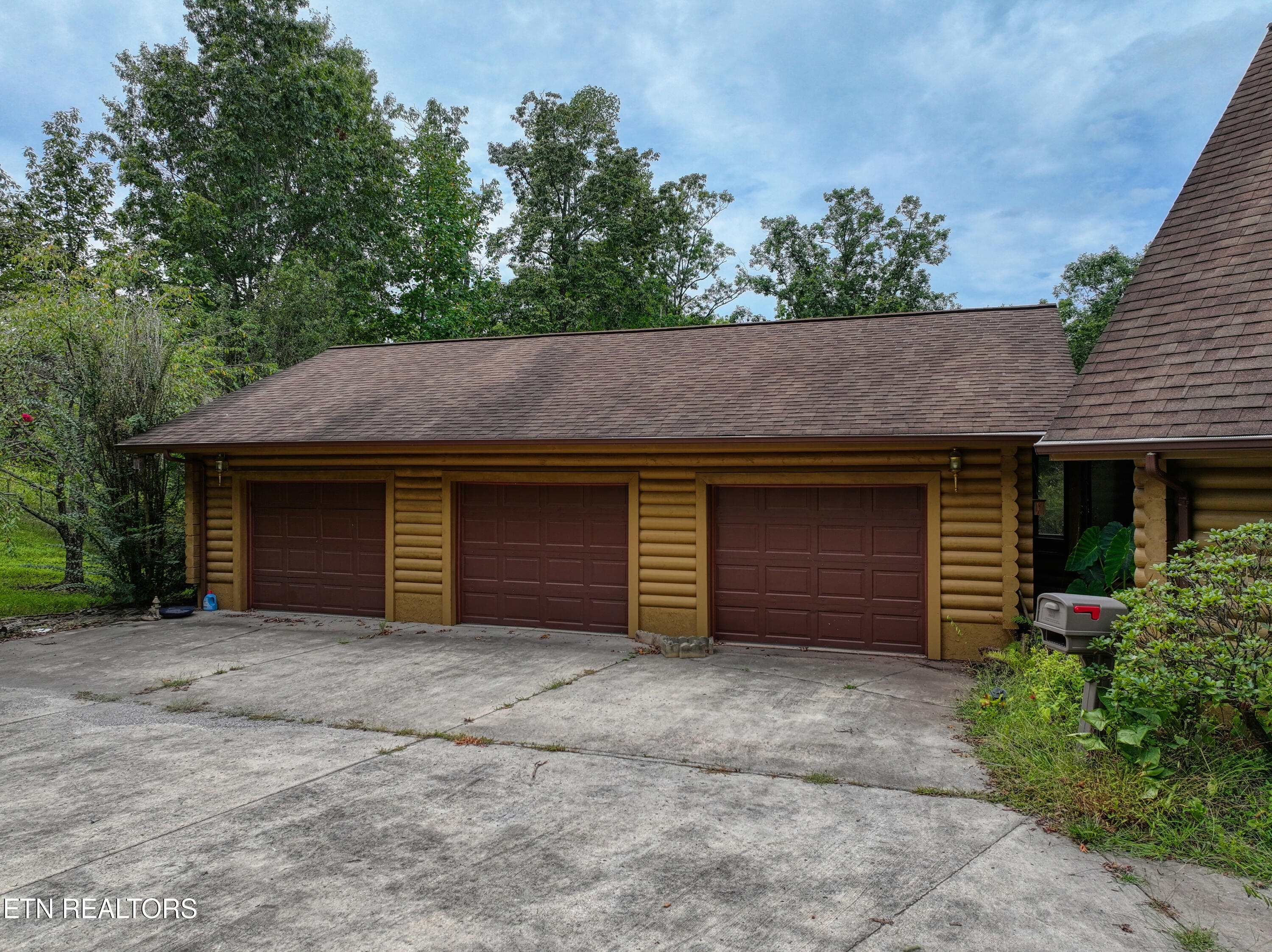370 Brave Drive Property Photo 3