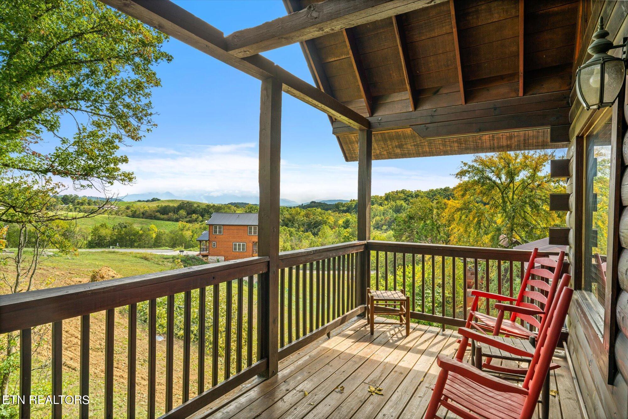 1544 Rainbow Ridge Way Property Photo 2