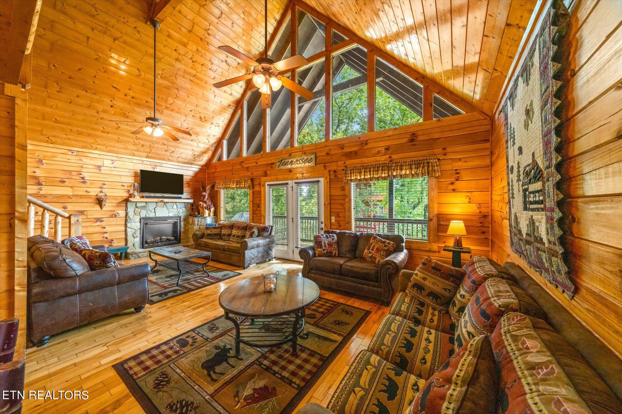 1544 Rainbow Ridge Way Property Photo 4