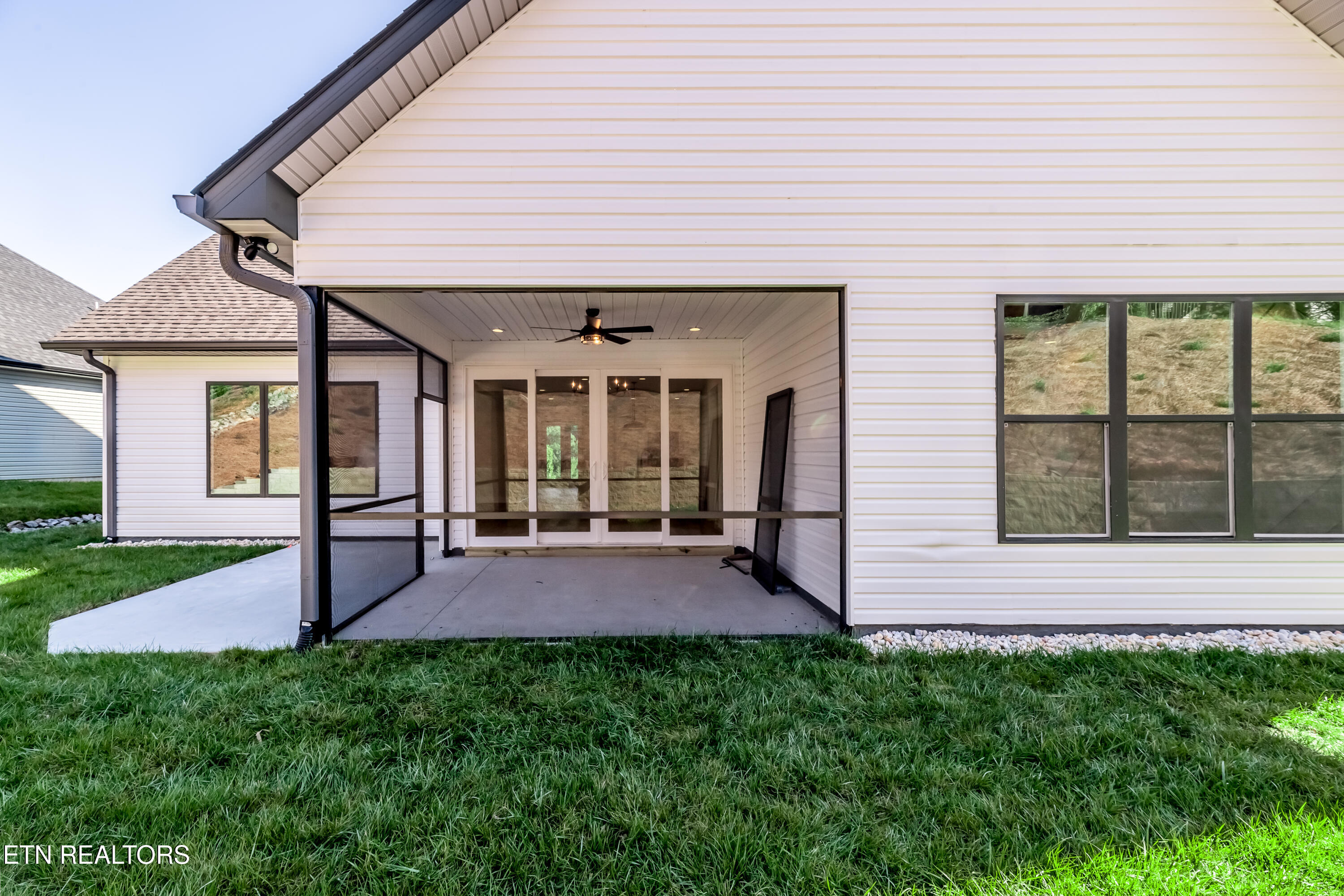 111 Oonoga Way Property Photo 4