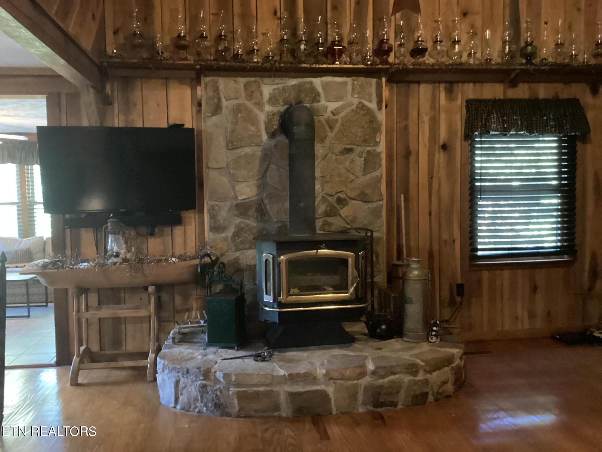 1408 Warrensburg Rd Property Photo 6