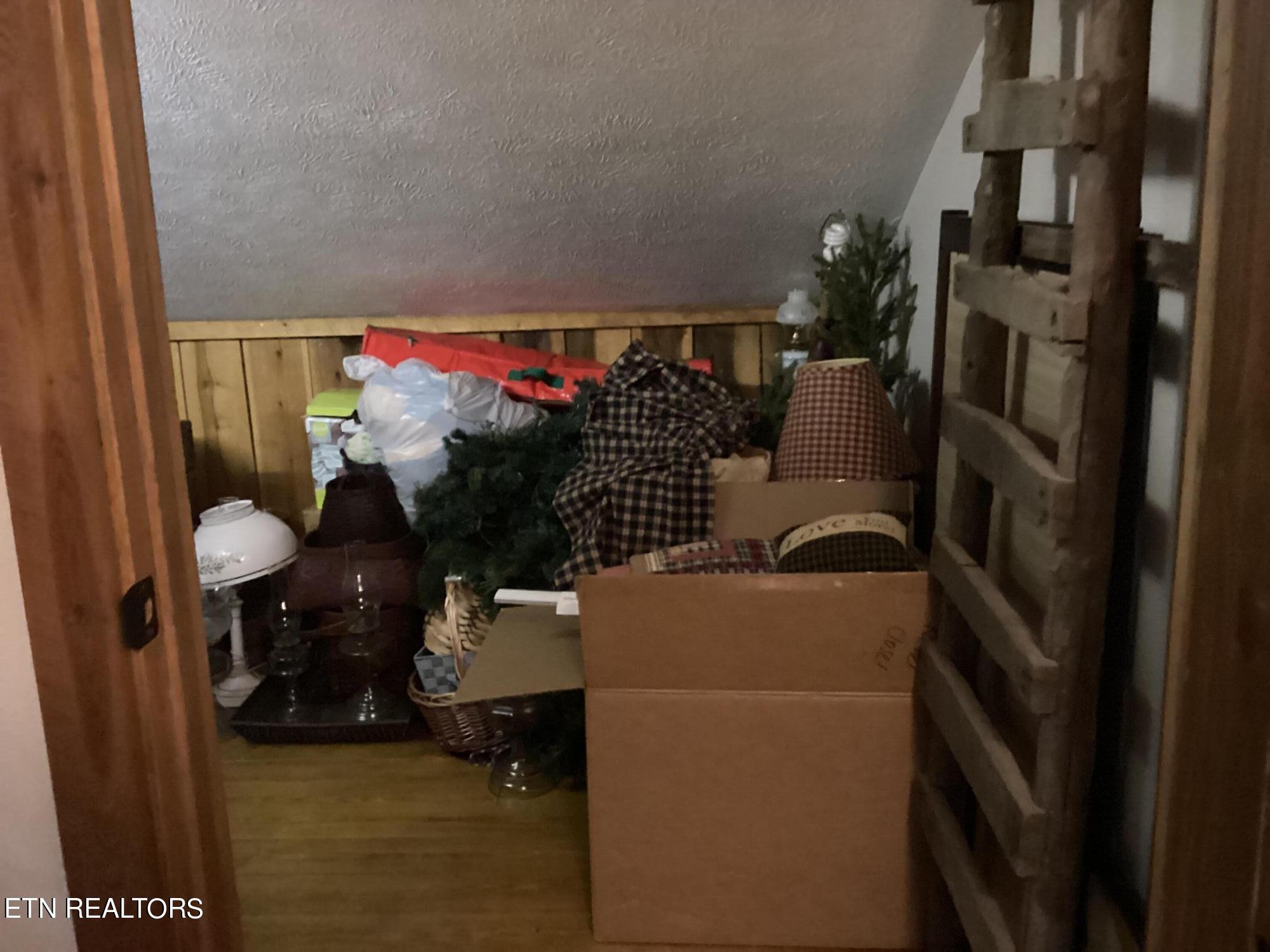 1408 Warrensburg Rd Property Photo 24