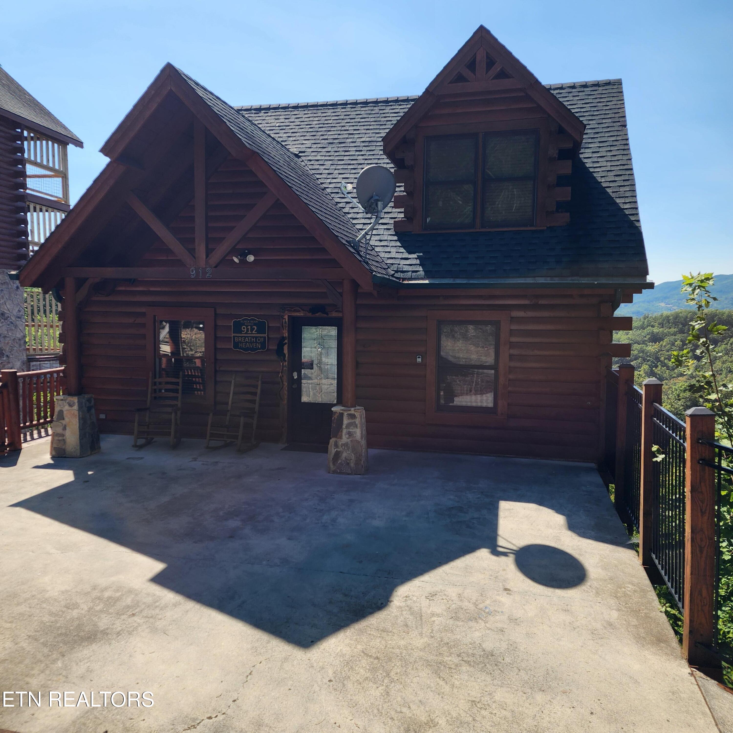 912 Black Bear Cub Way Property Photo 3