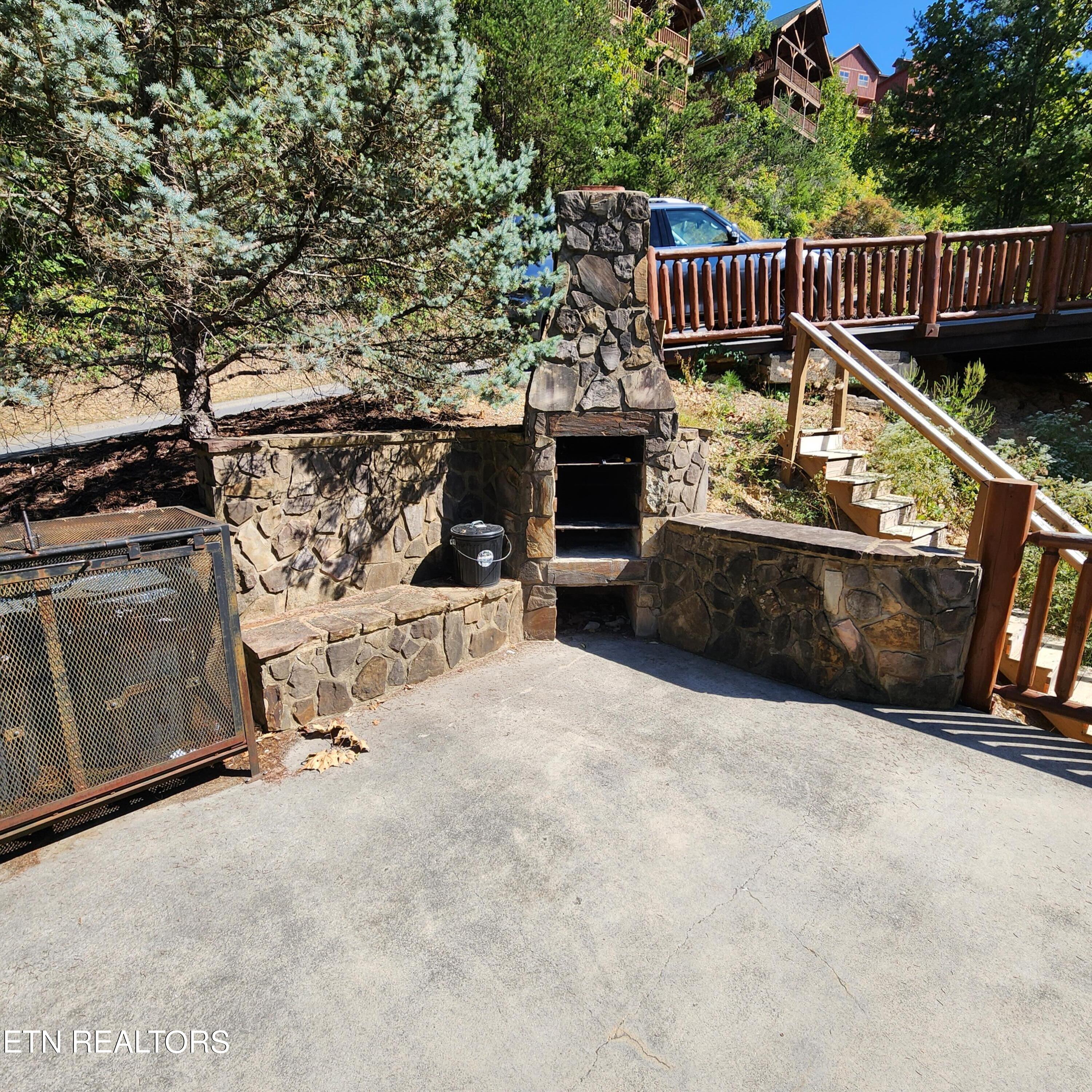 912 Black Bear Cub Way Property Photo 31