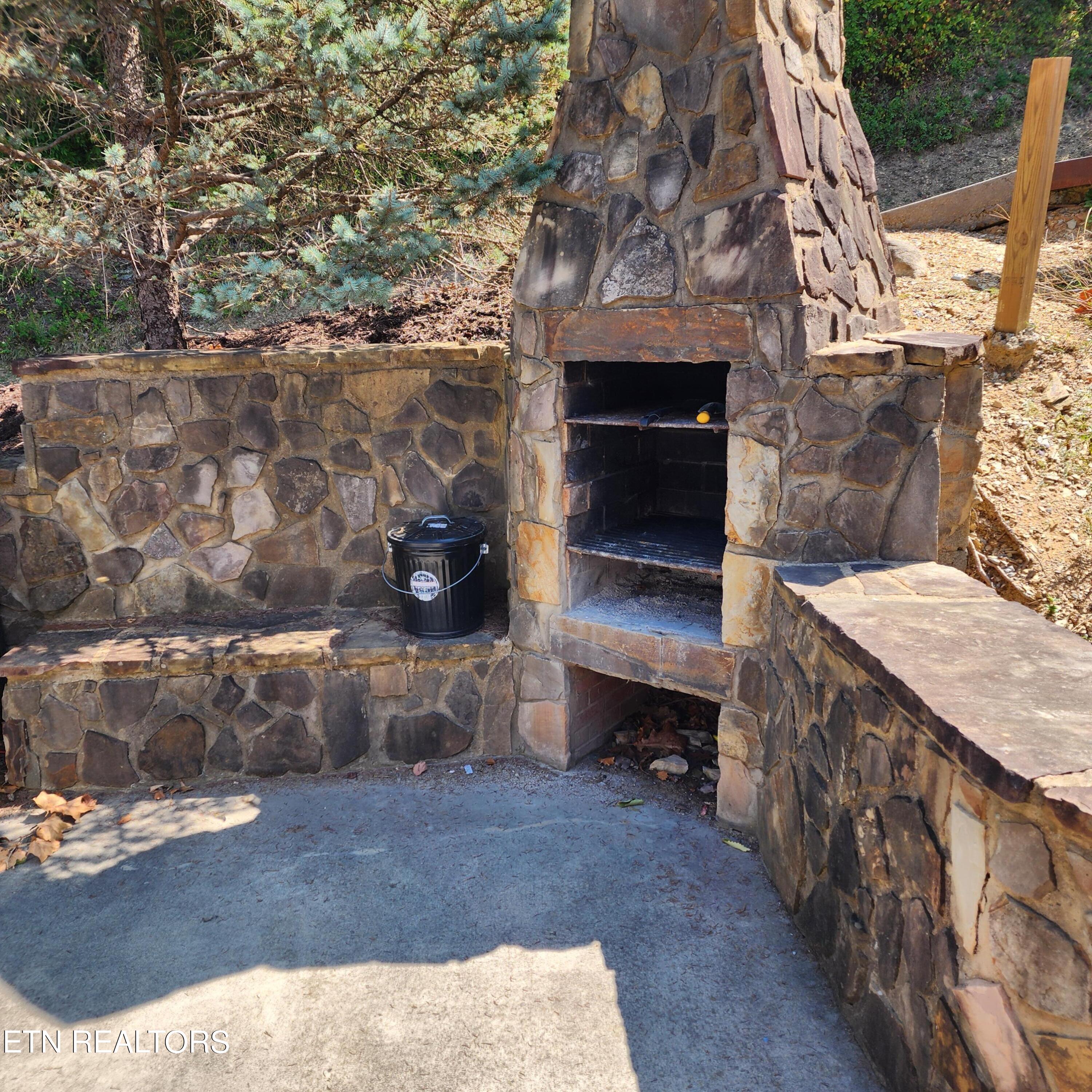 912 Black Bear Cub Way Property Photo 32