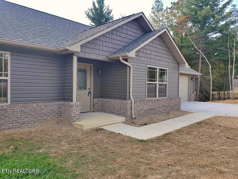 686 Taylon Lane Property Photo 2