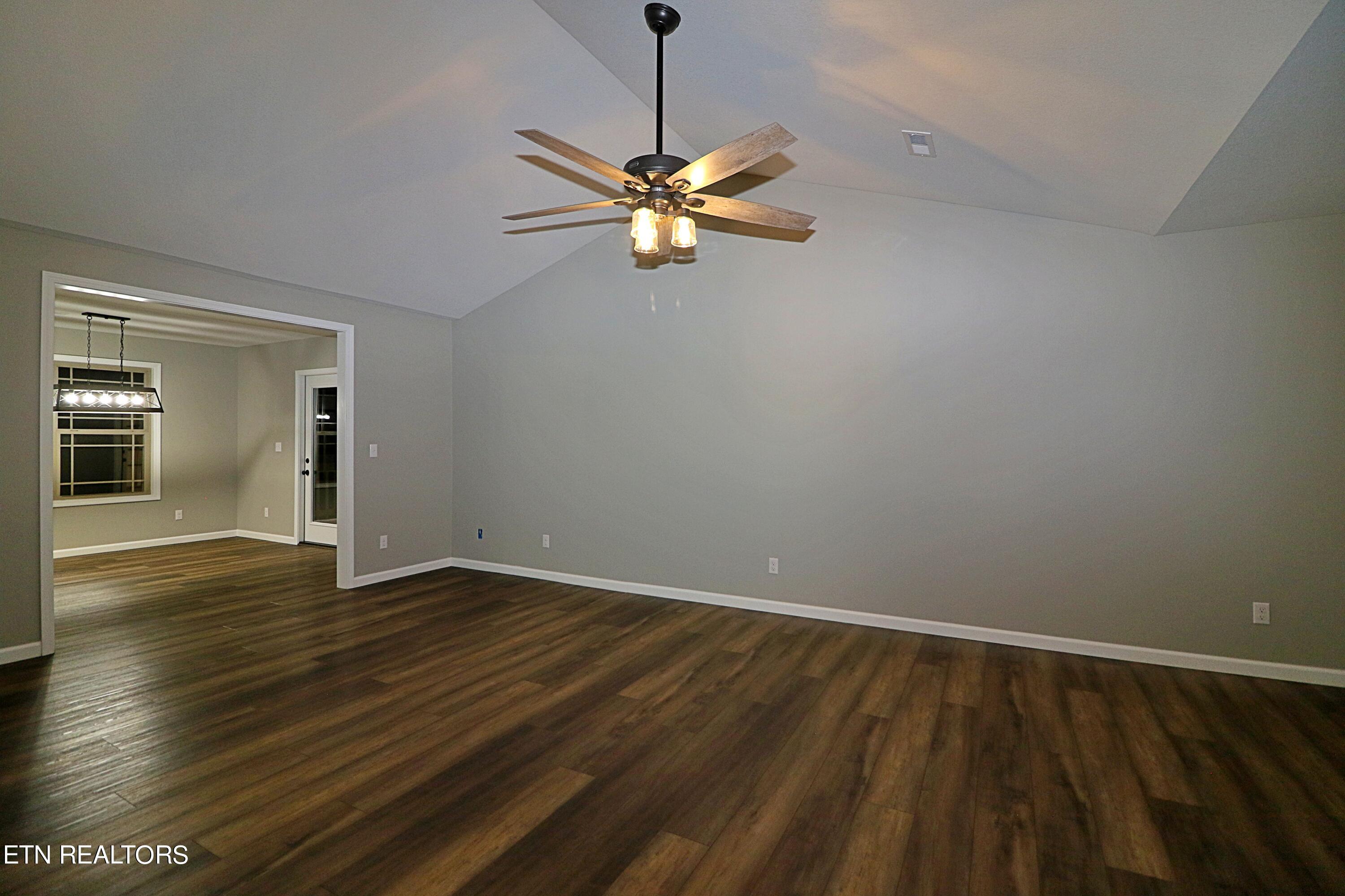 686 Taylon Lane Property Photo 4