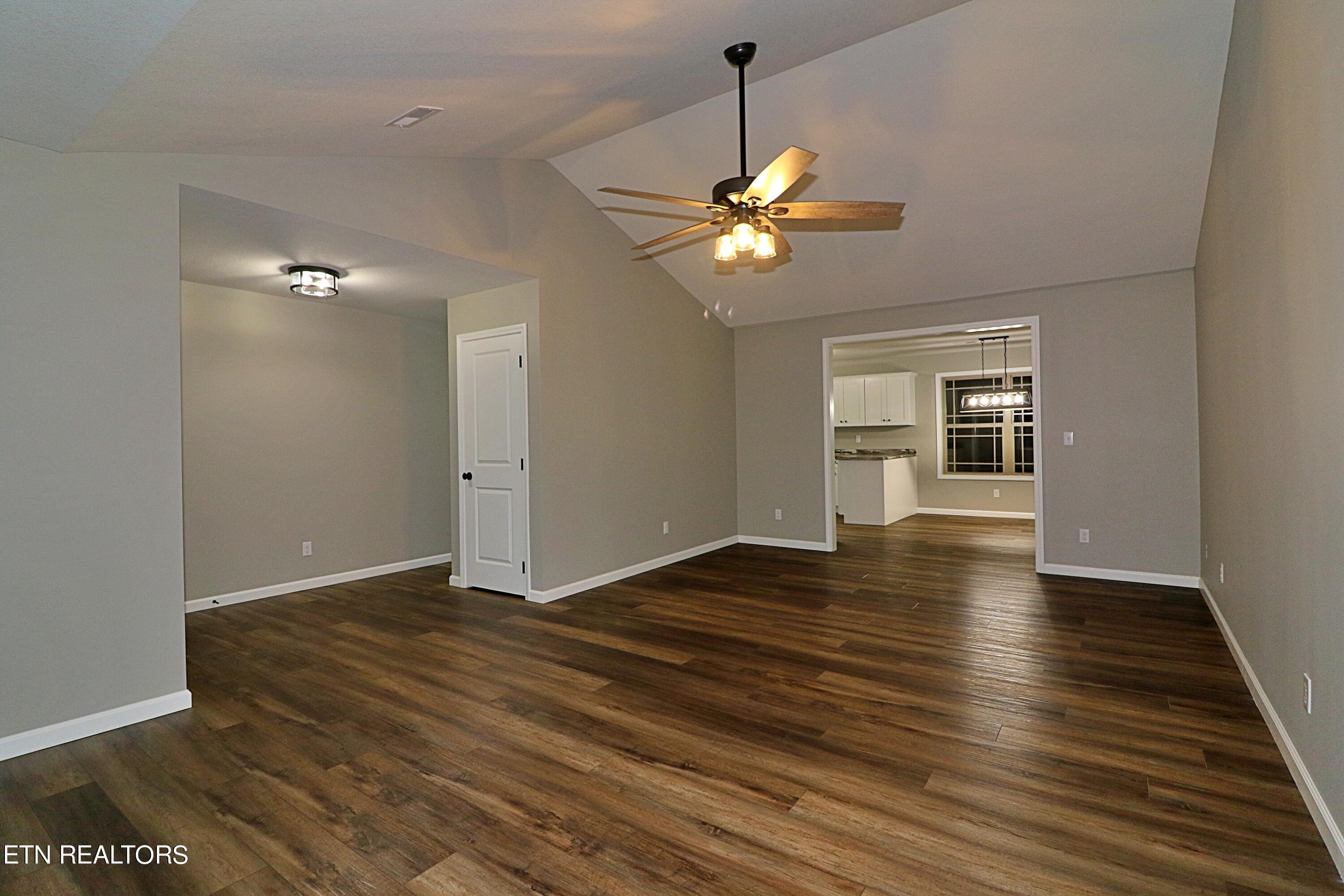 686 Taylon Lane Property Photo 6