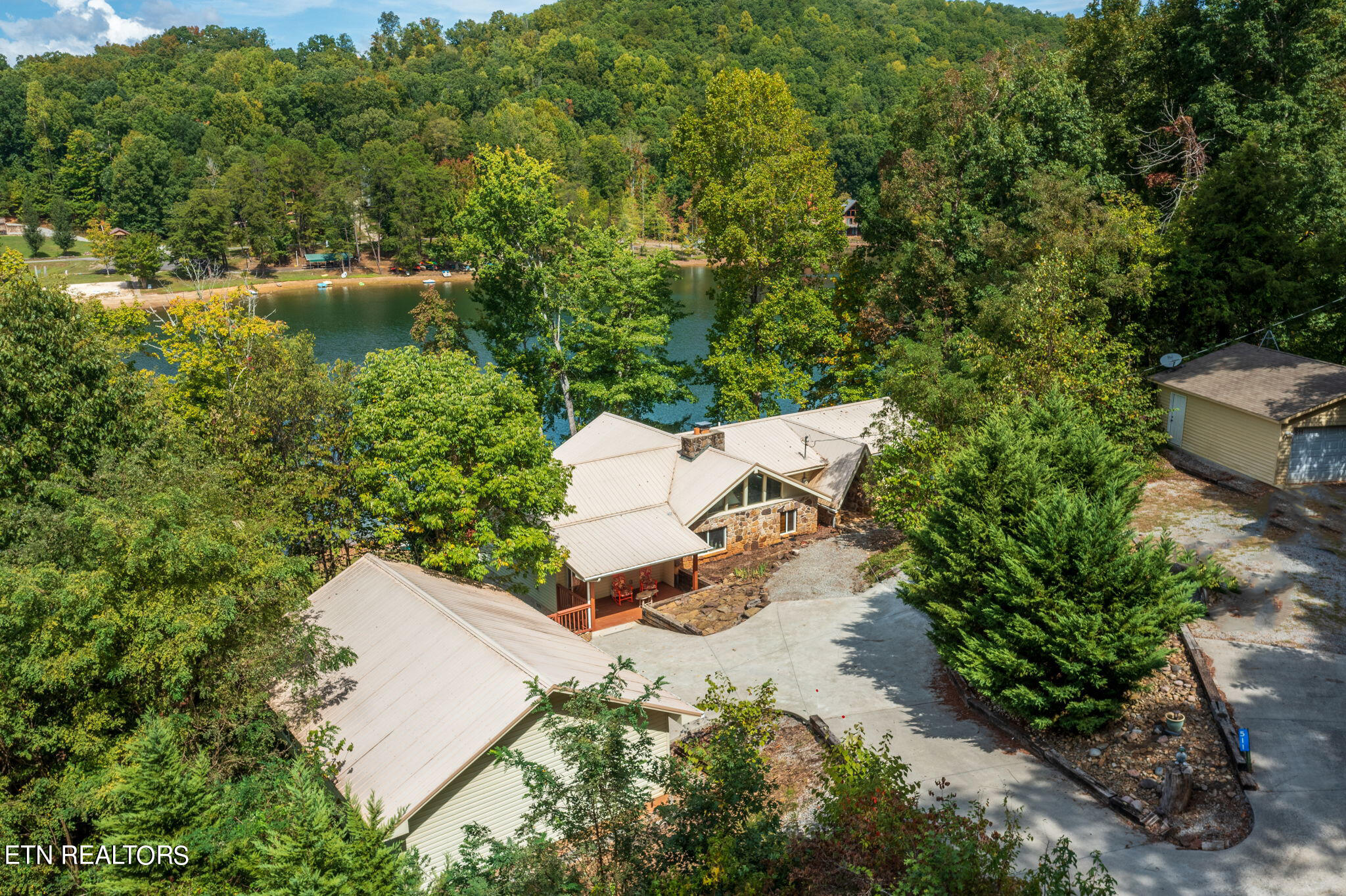 511 Laurel Lake Circle Circle Property Photo 1