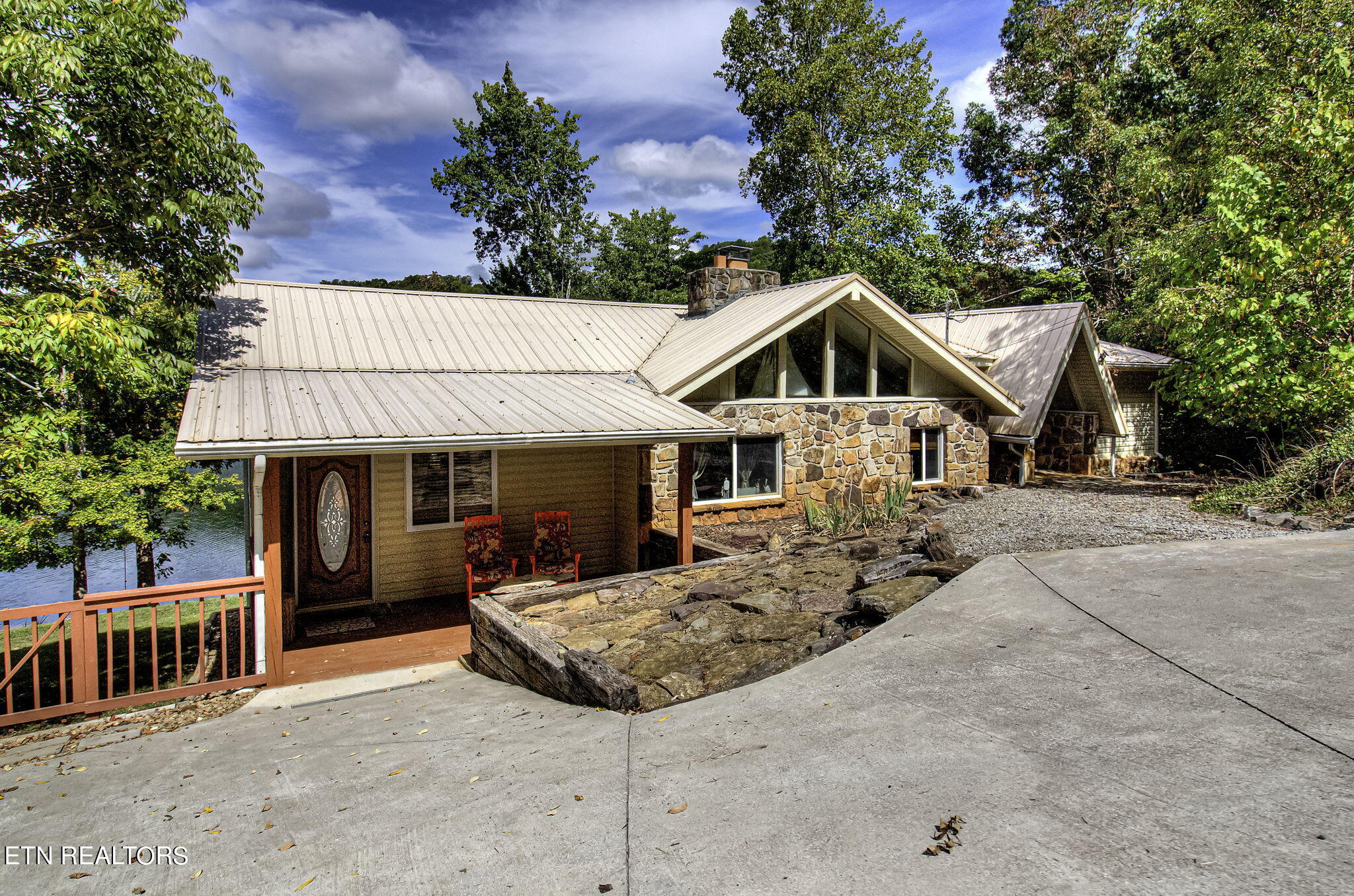 511 Laurel Lake Circle Circle Property Photo 2