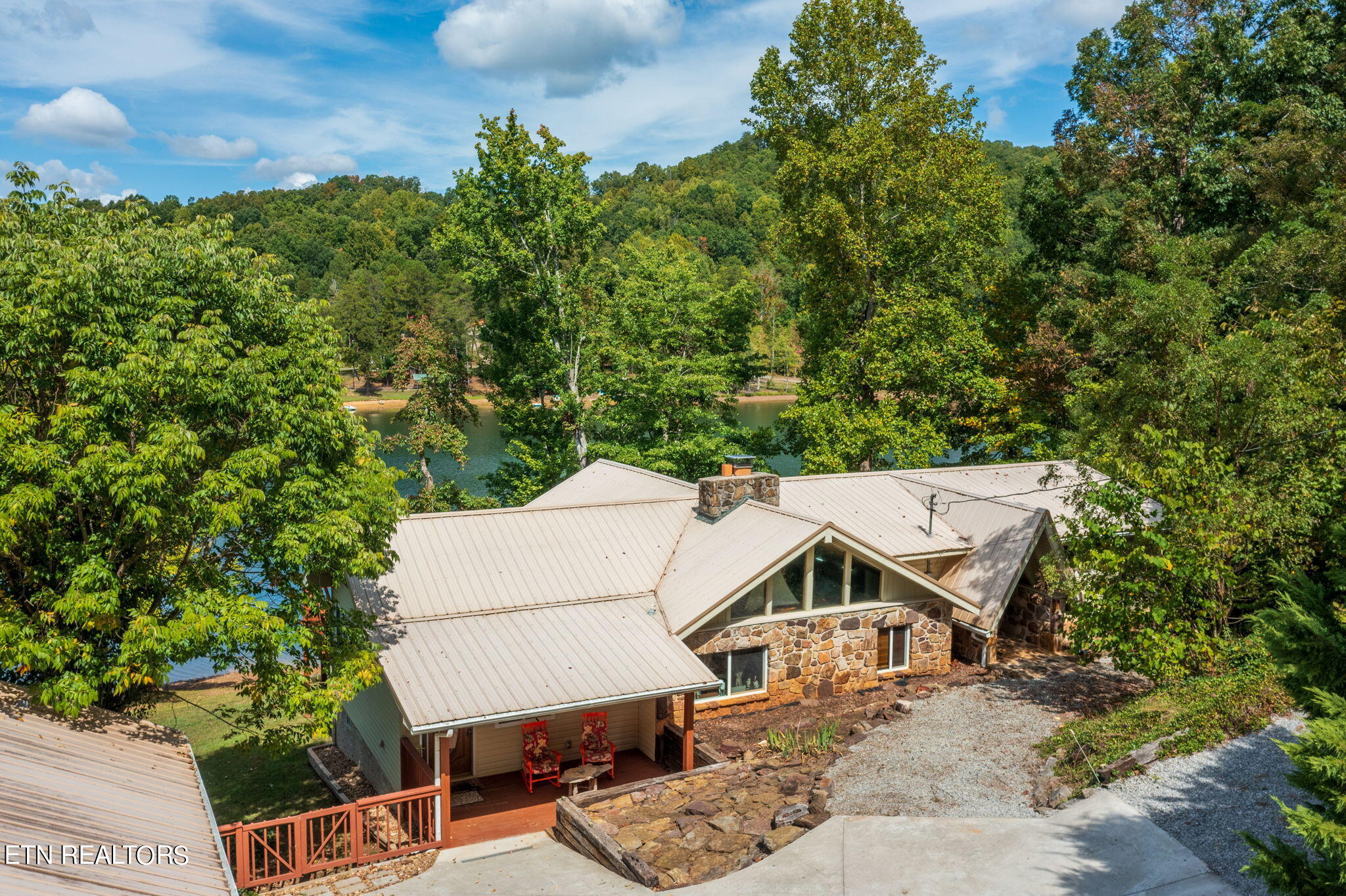 511 Laurel Lake Circle Circle Property Photo 3
