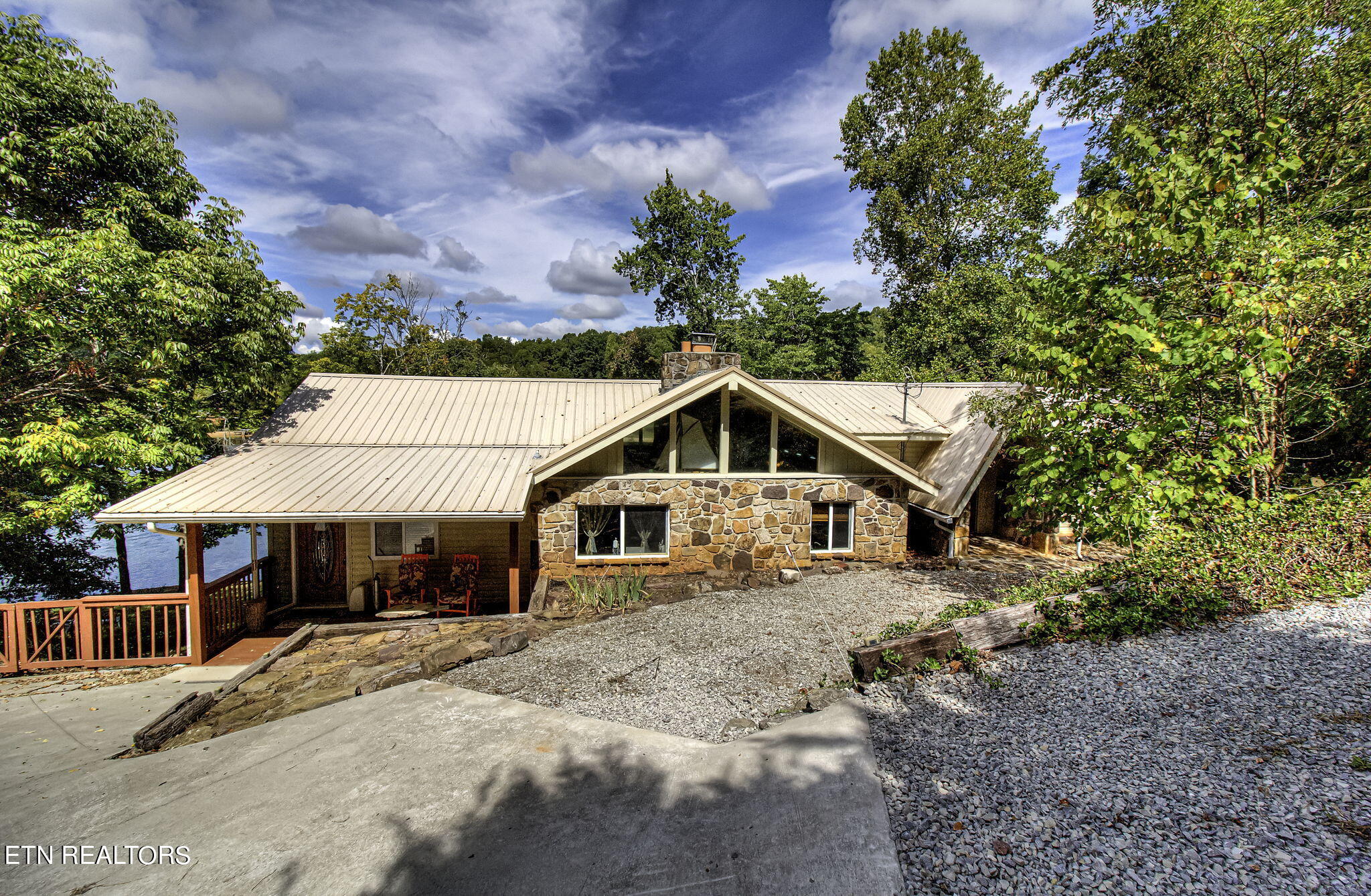 511 Laurel Lake Circle Circle Property Photo 4