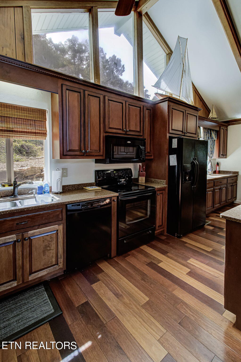 511 Laurel Lake Circle Circle Property Photo 18