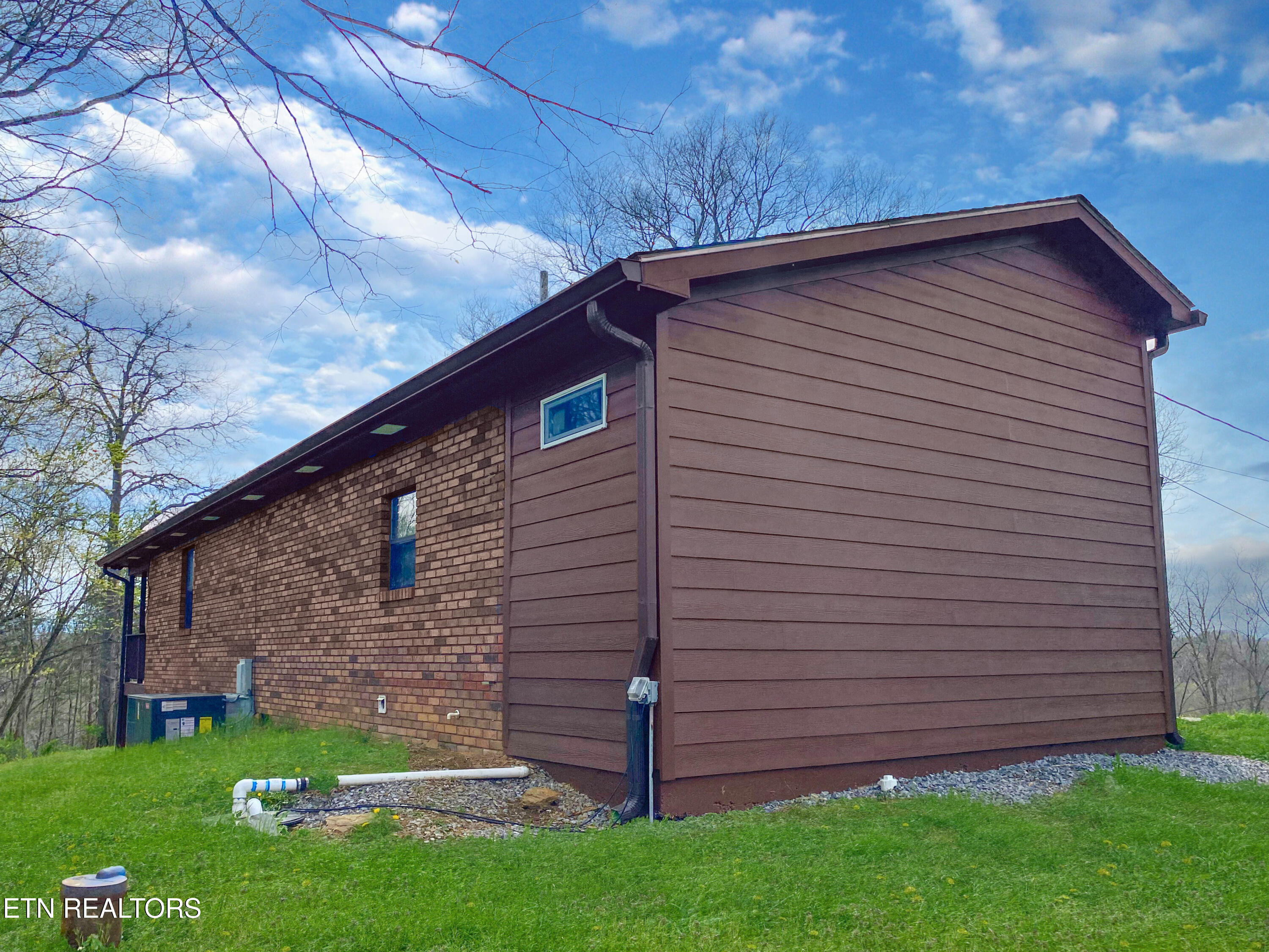 1040 Loop Rd Property Photo 43