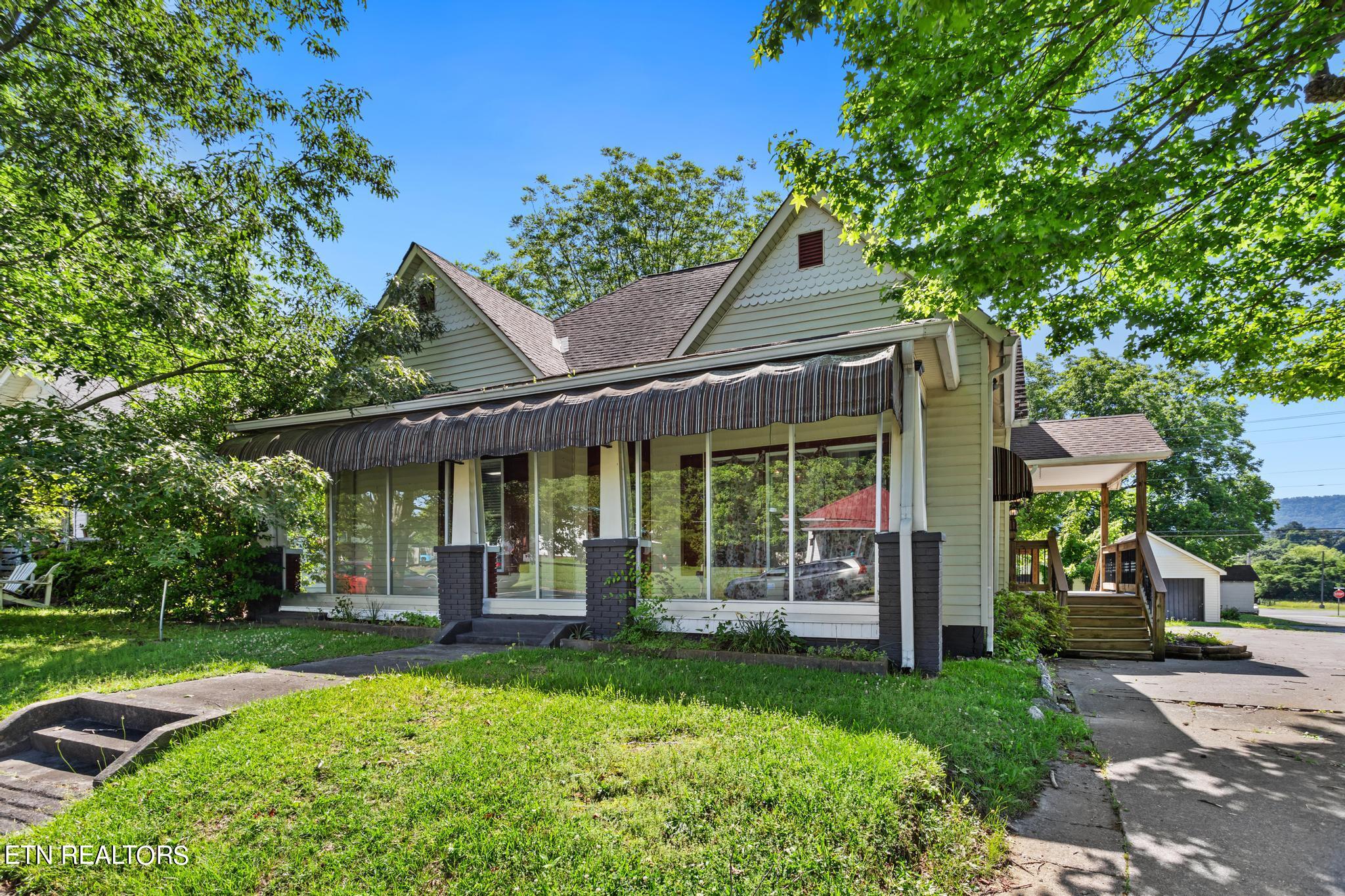 327 Ohio Ave Property Photo 1