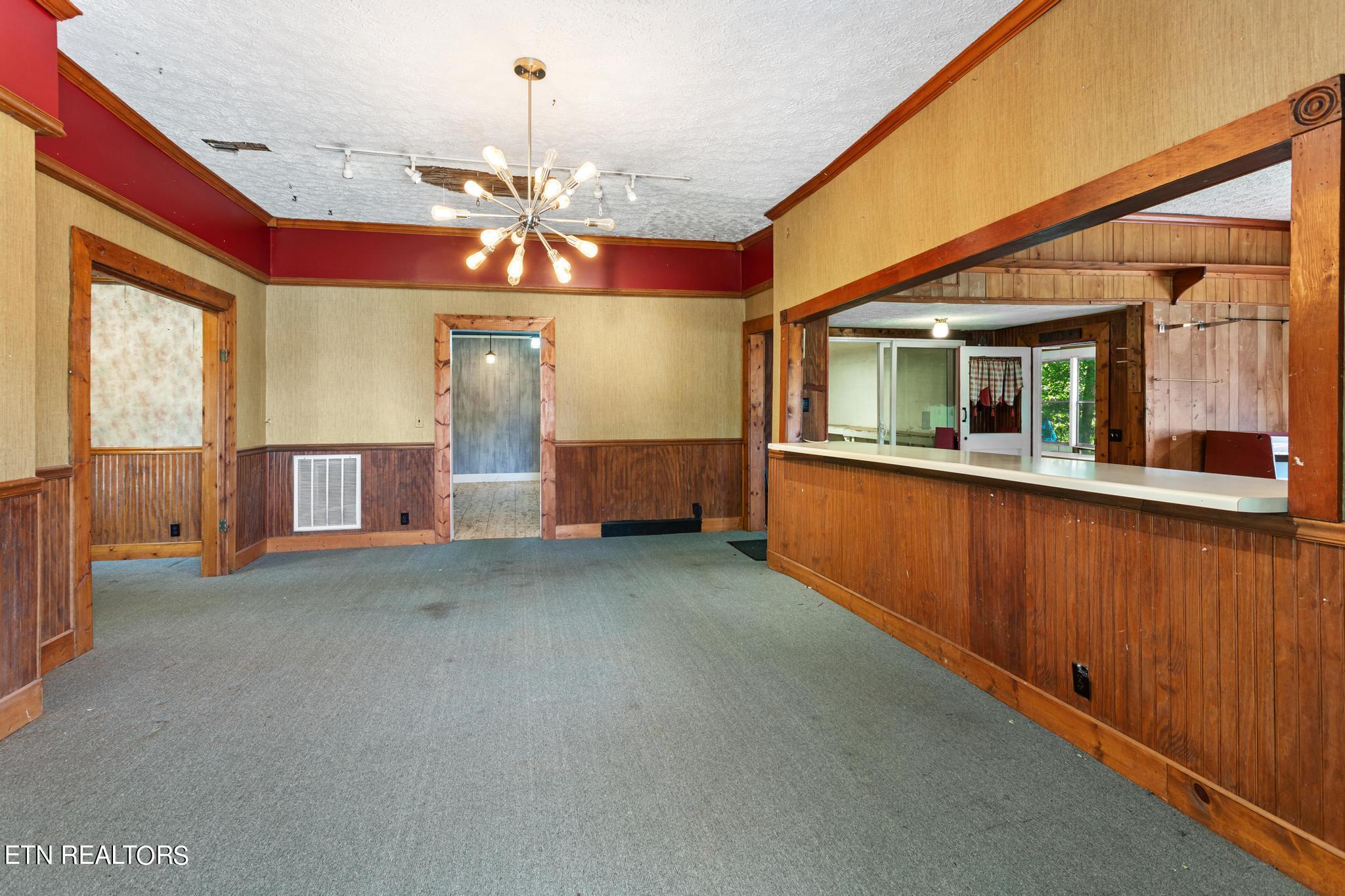 327 Ohio Ave Property Photo 3