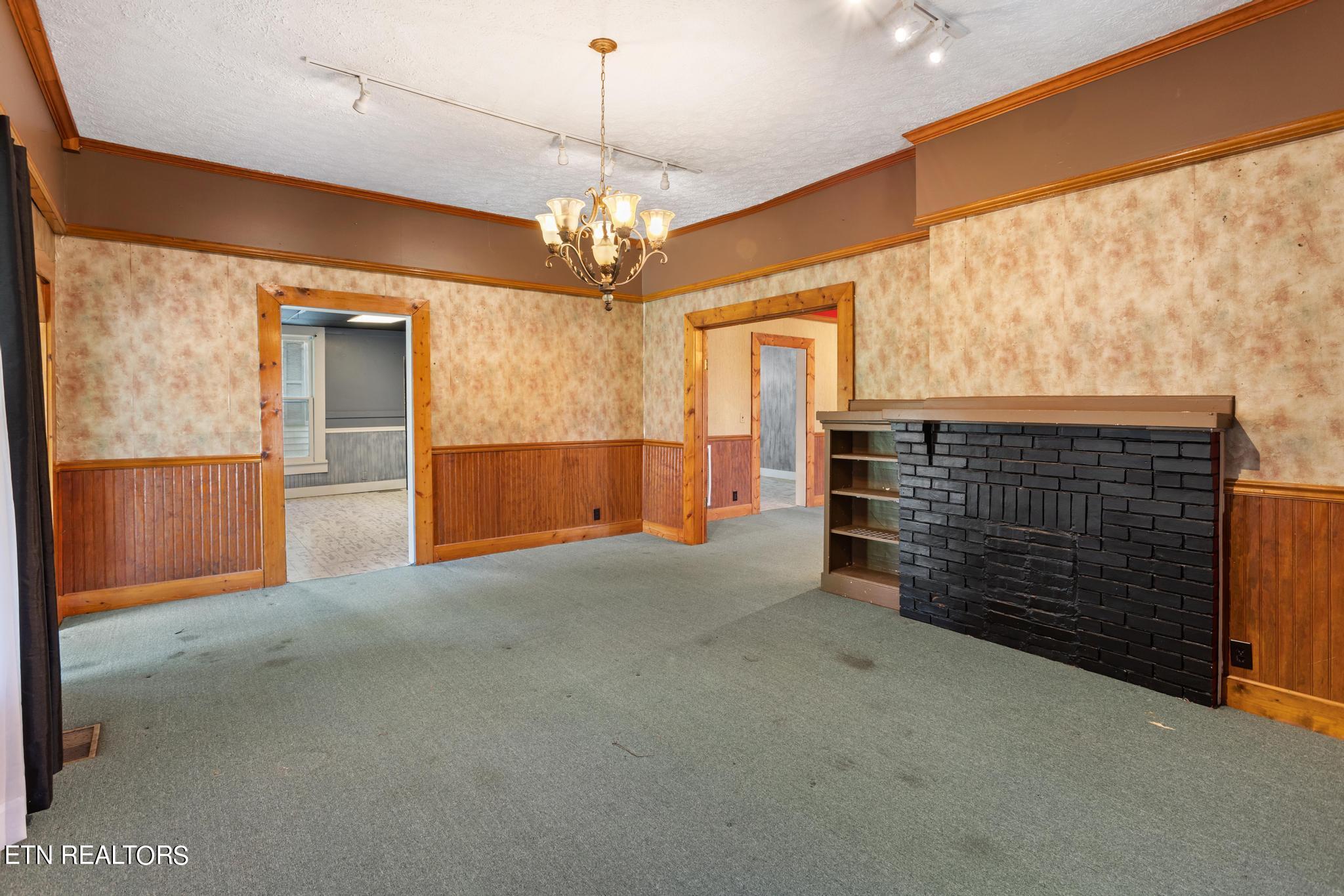 327 Ohio Ave Property Photo 4