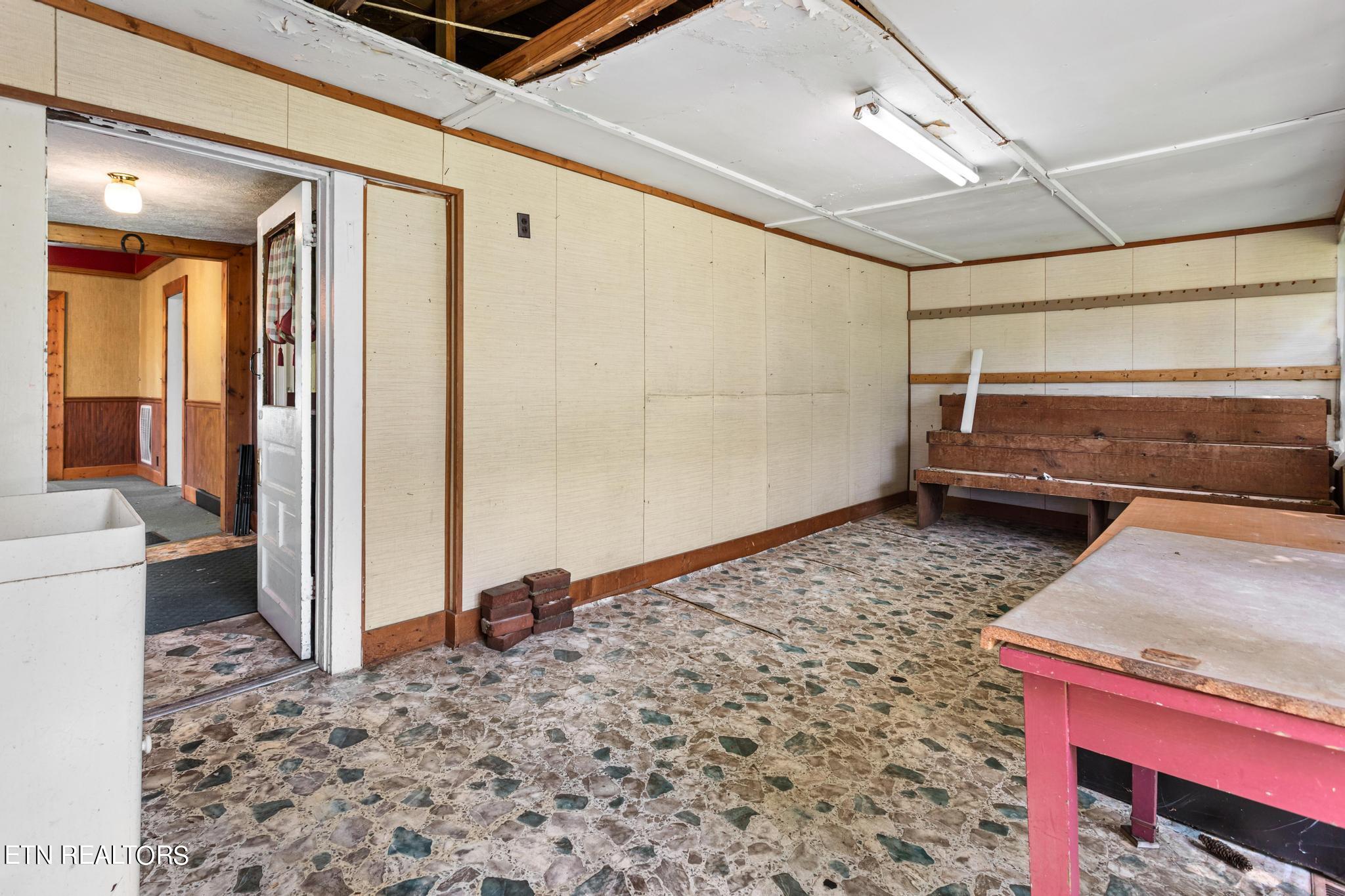 327 Ohio Ave Property Photo 10