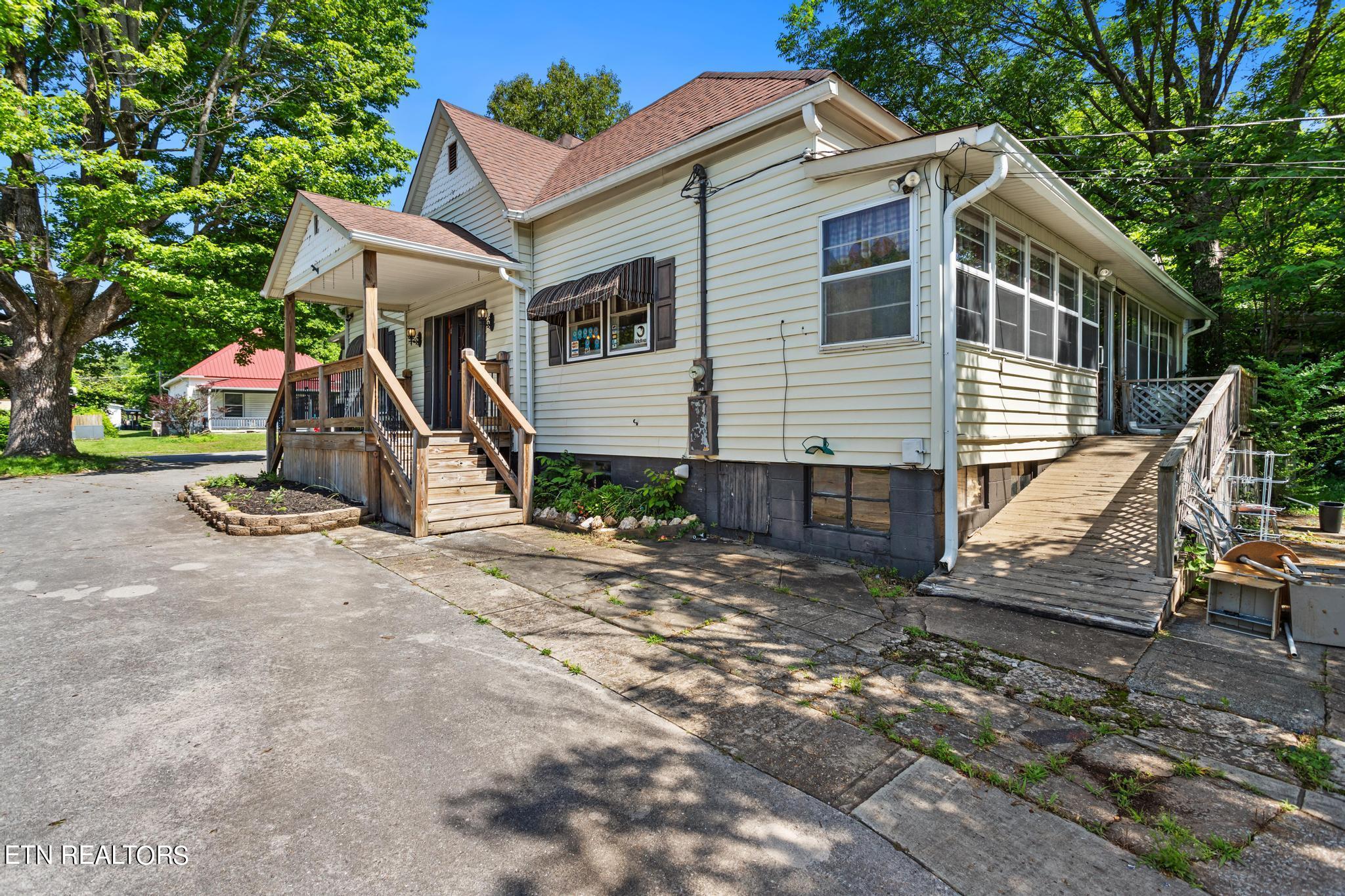 327 Ohio Ave Property Photo 11