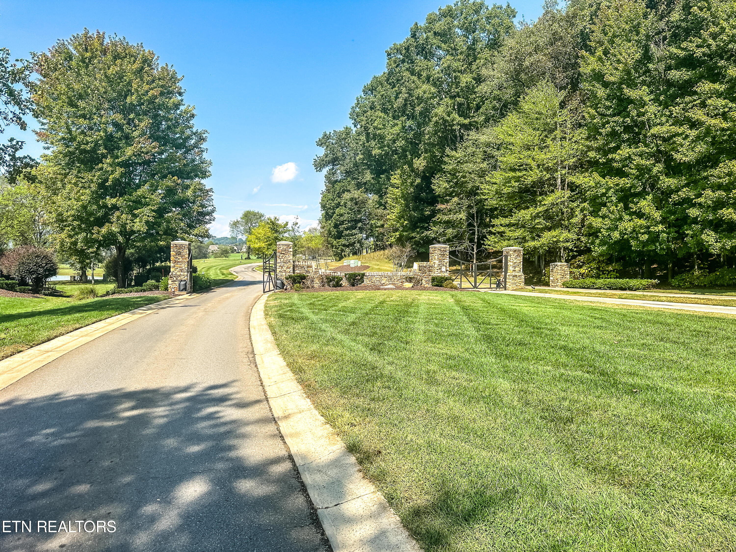 967 Black Cove Lane Property Photo 3