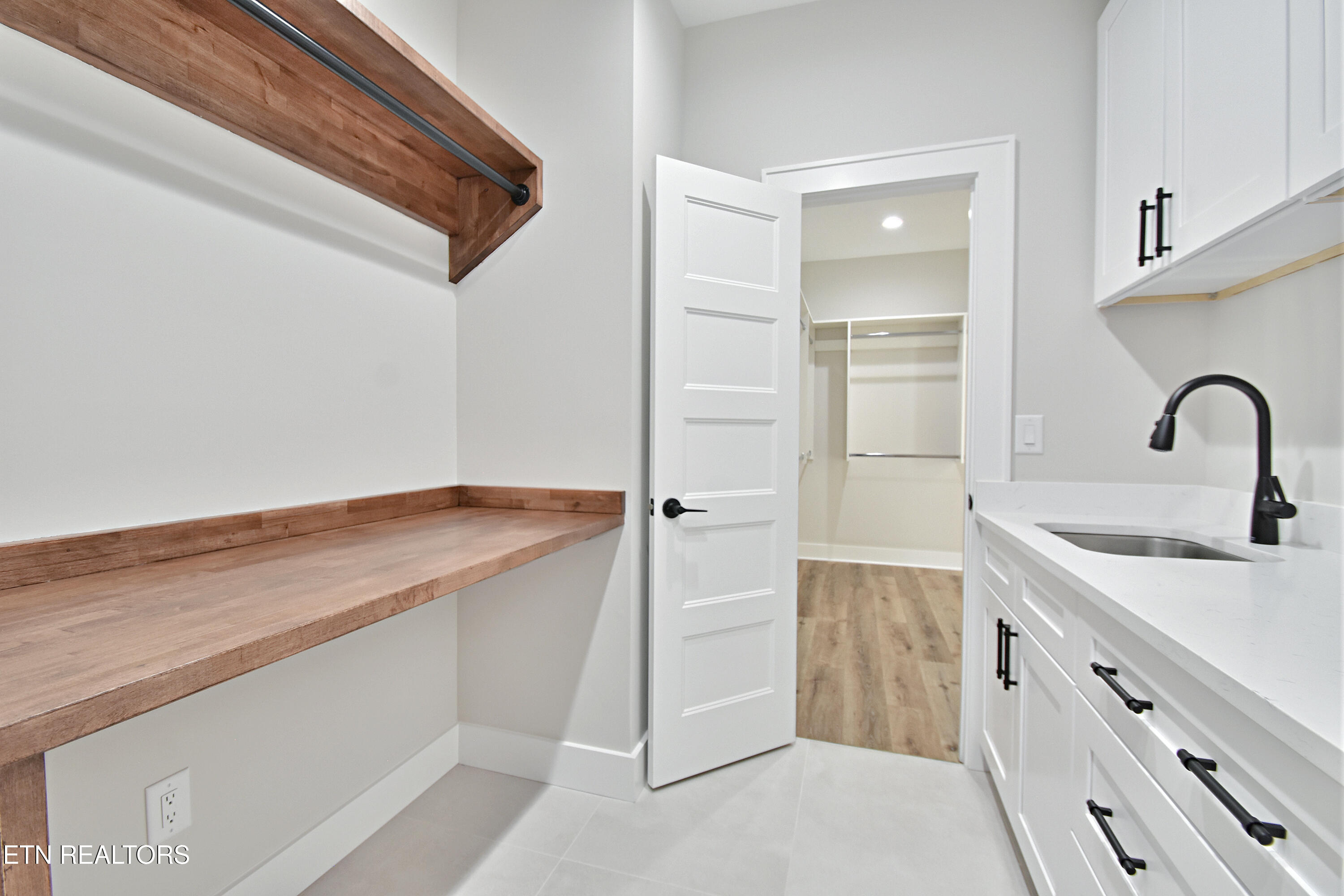 106 Ootsima Way Property Photo 37