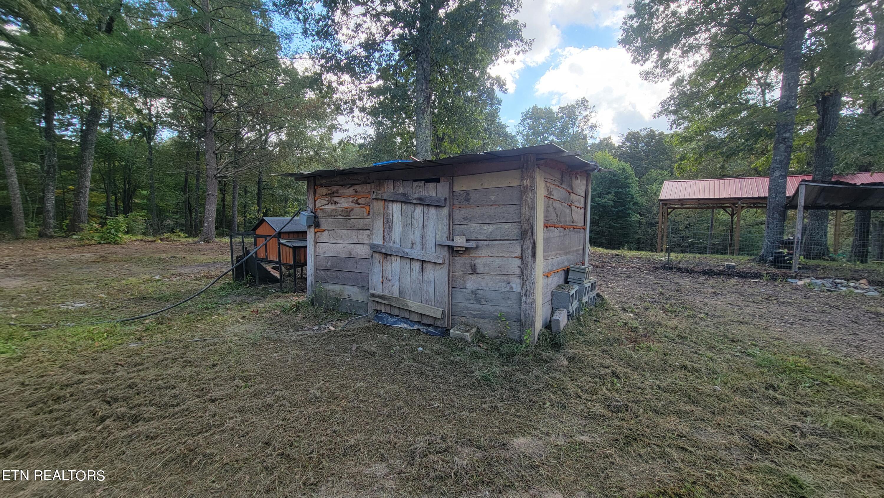 613 John Q Wyatt Rd Property Photo 8