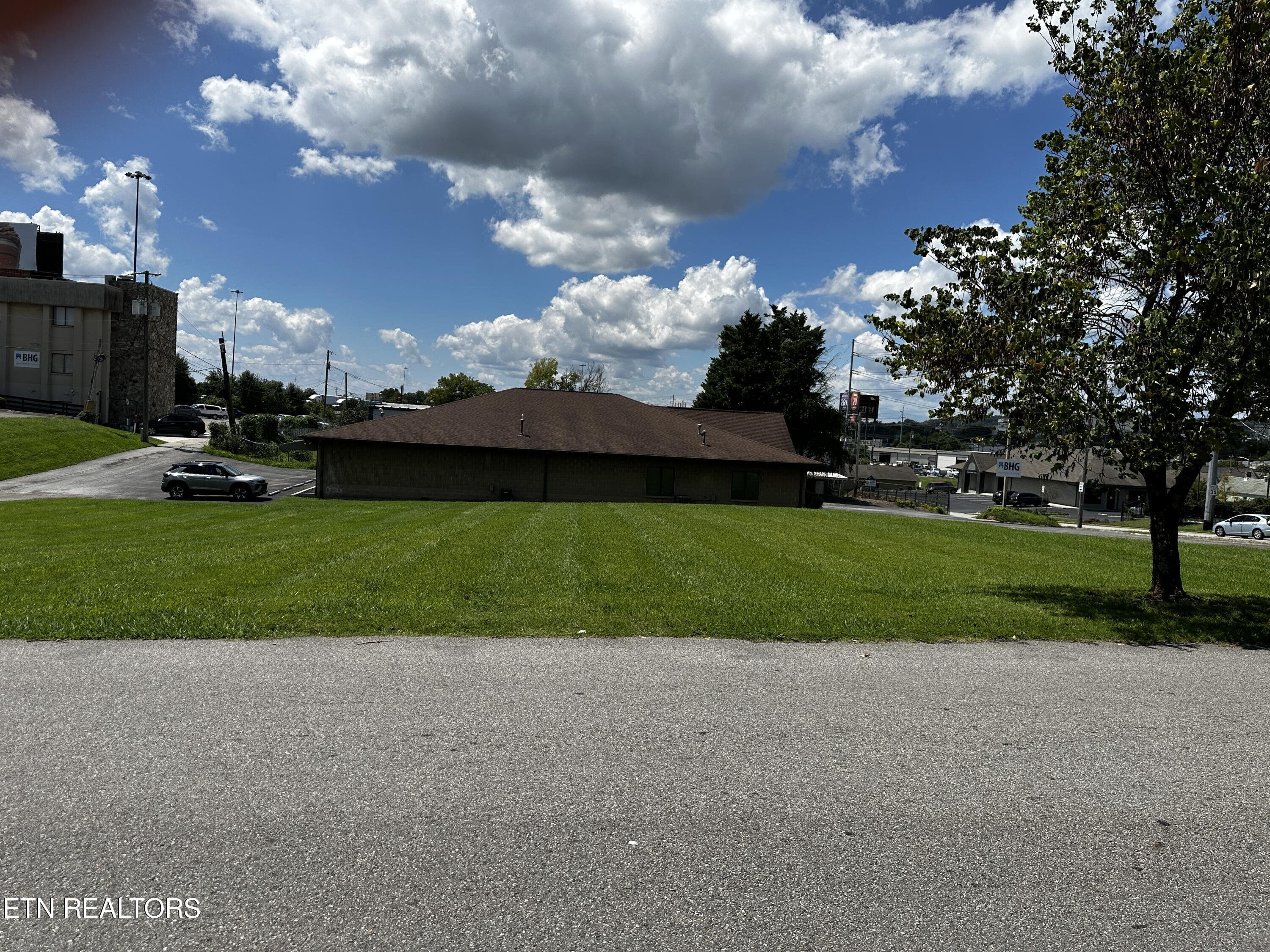 417 Clyde St Property Photo 2