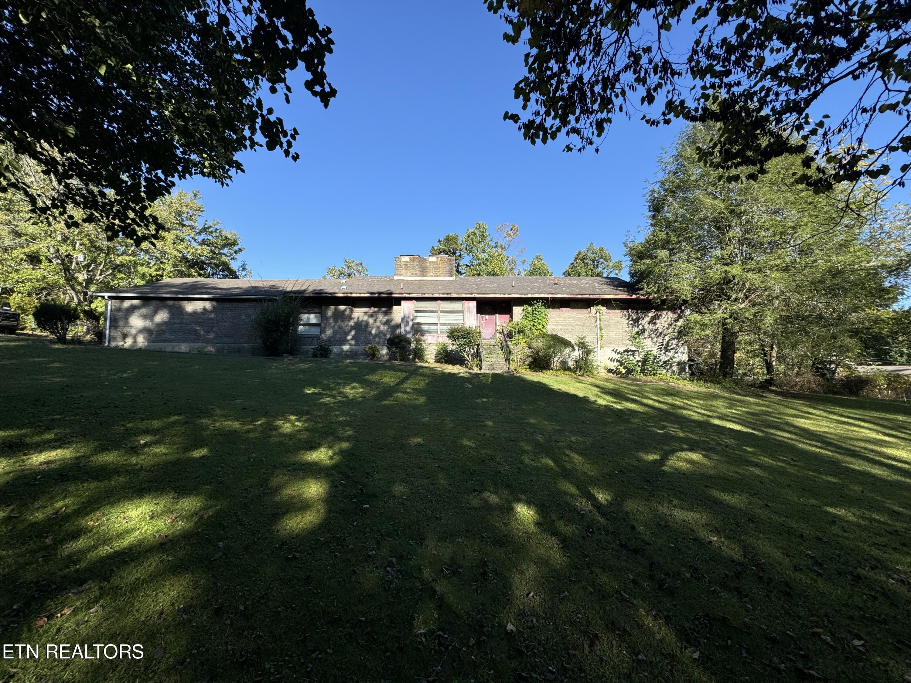 208 E Seneca Circle Property Photo