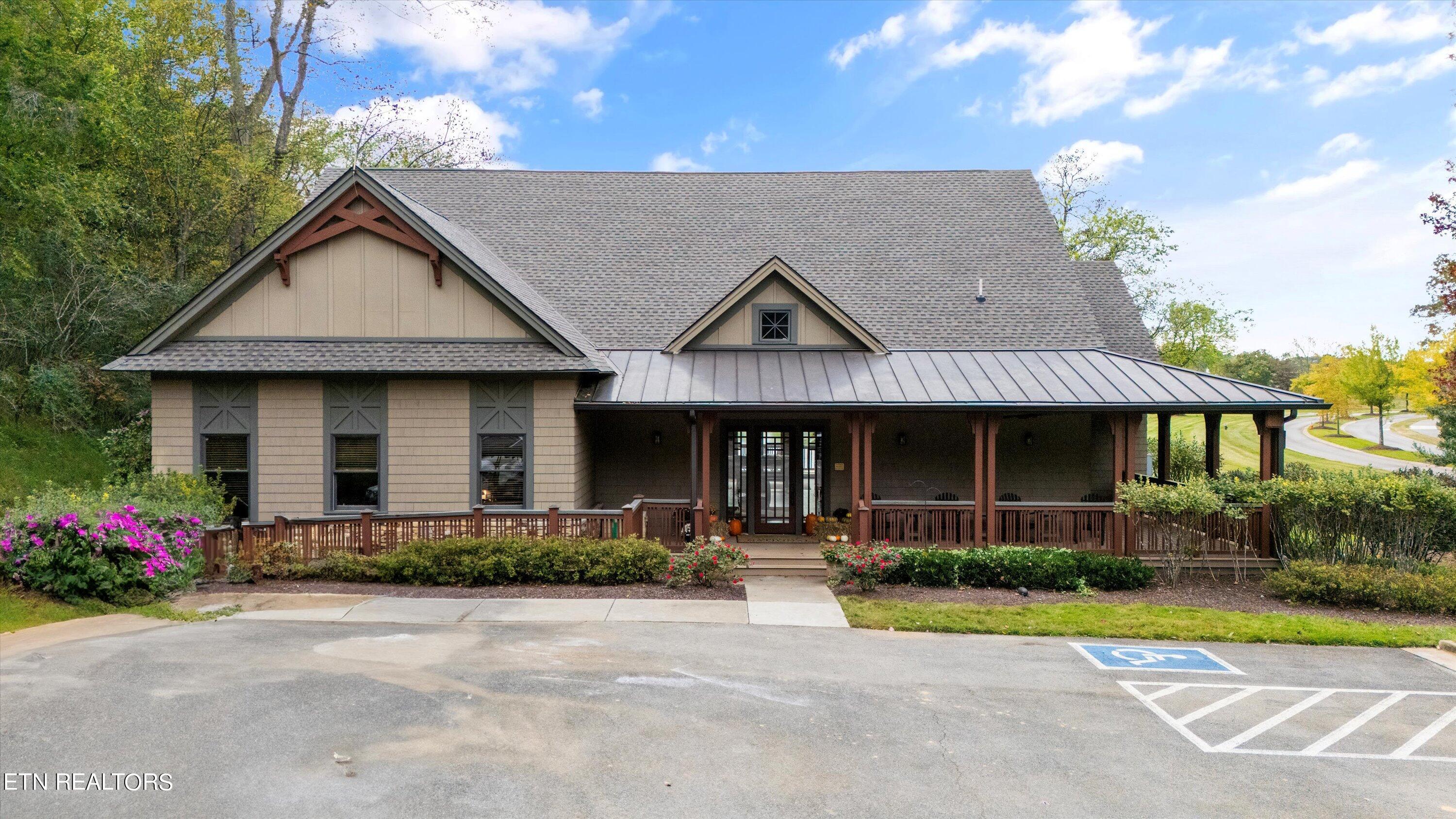184 Hammock Court Property Photo 7