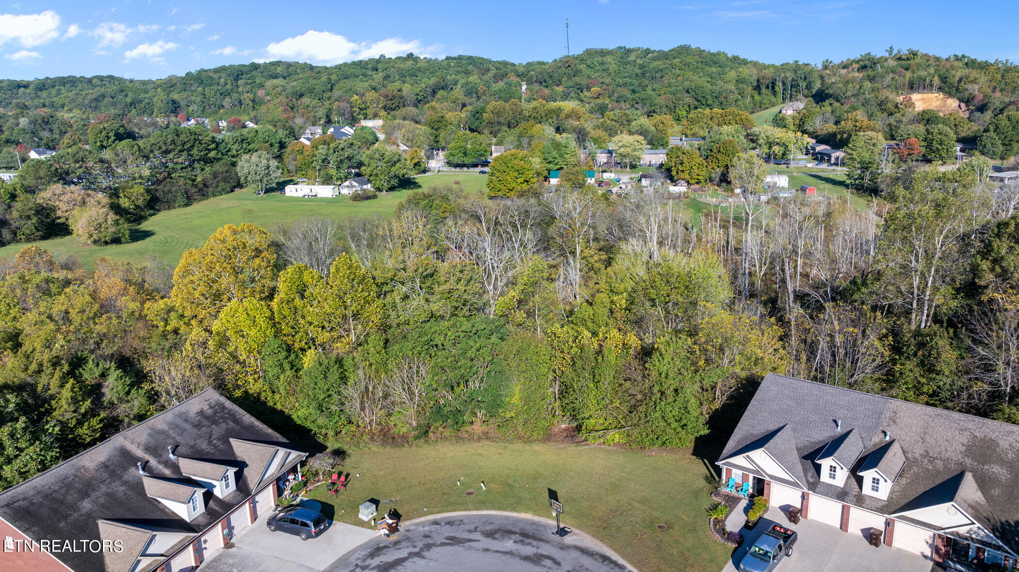 9915-9921 Belmont Park Lane Property Photo 4