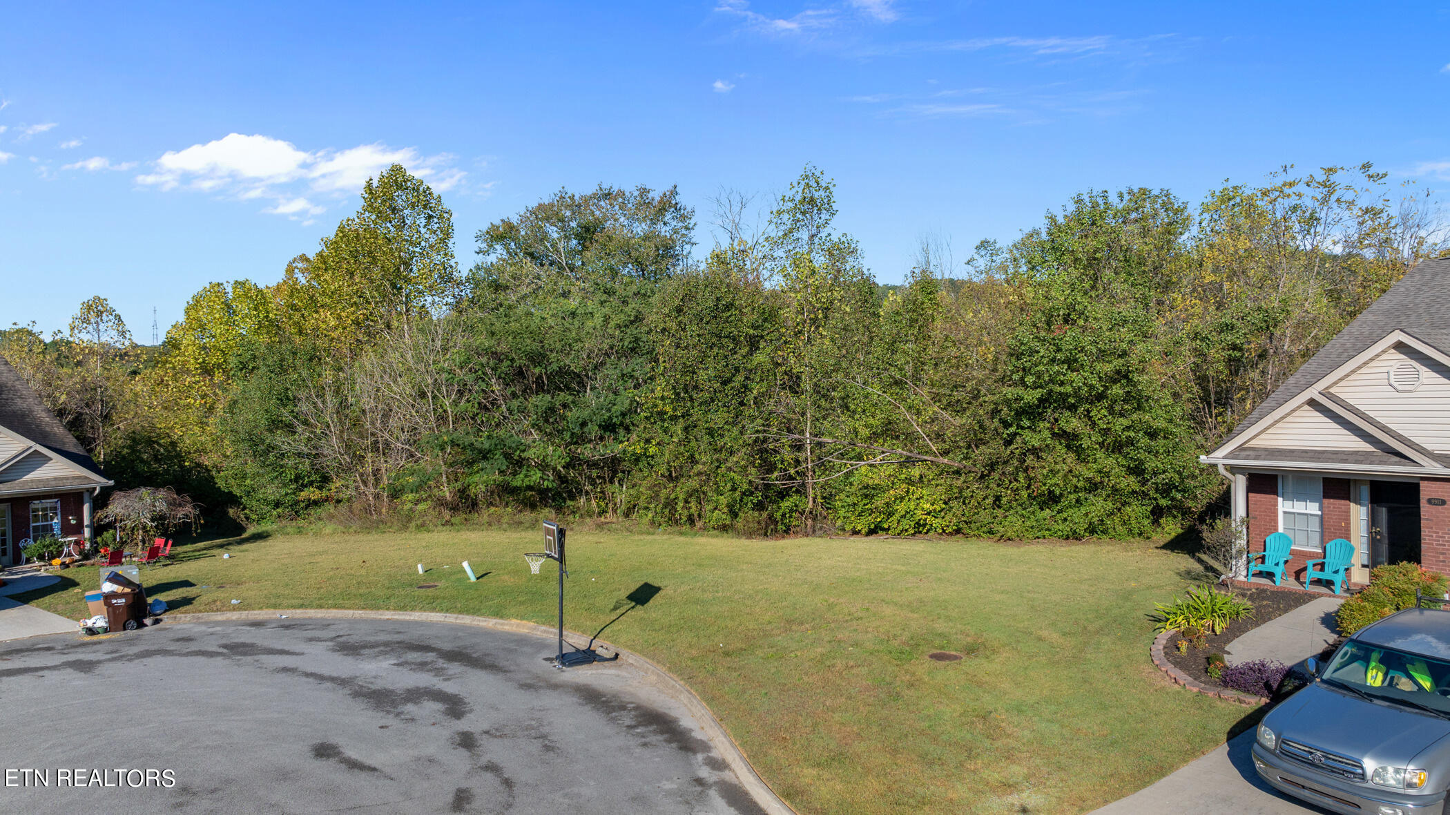9915-9921 Belmont Park Lane Property Photo 9