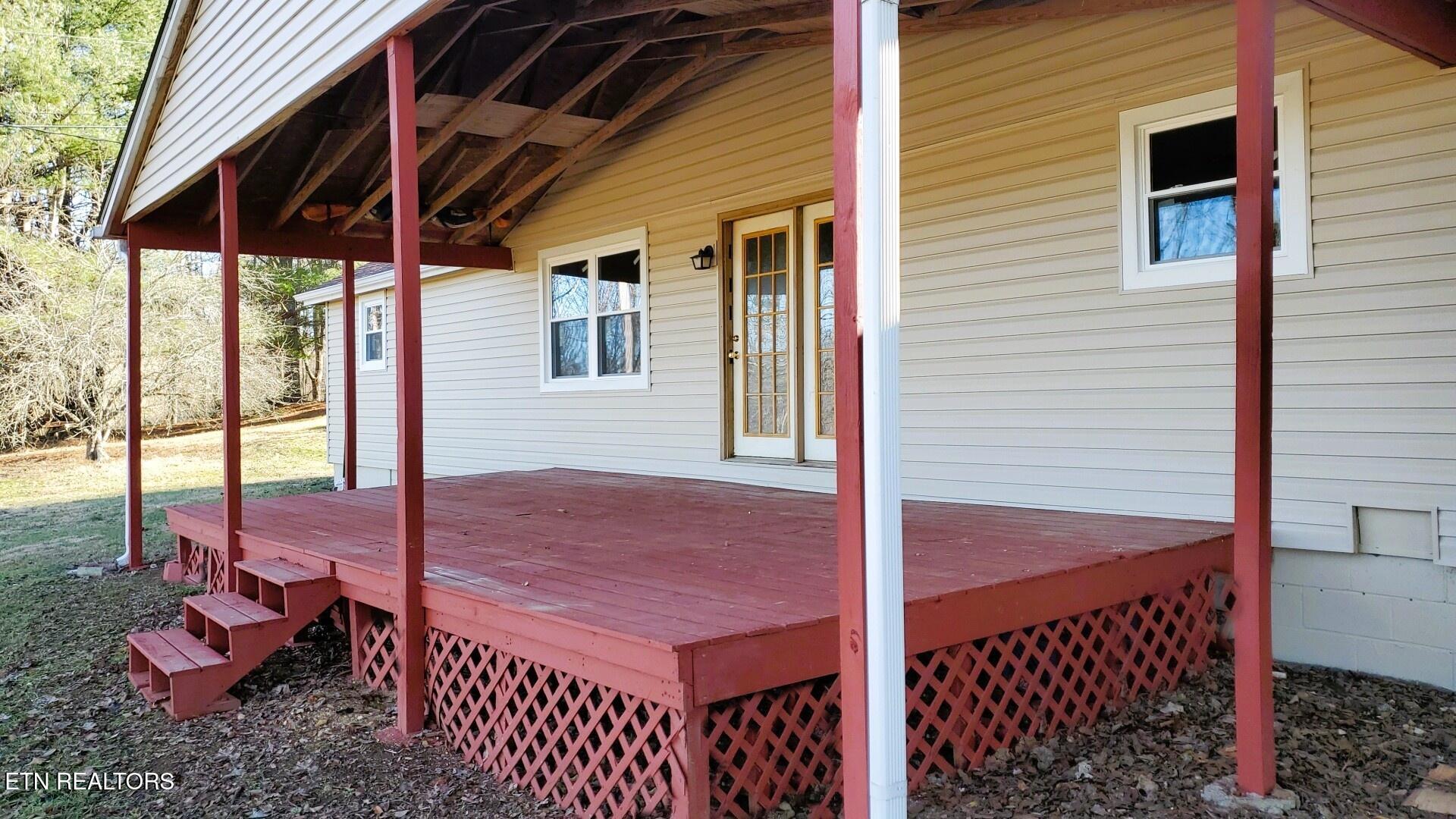 1225 Snodgrass Rd Property Photo 2