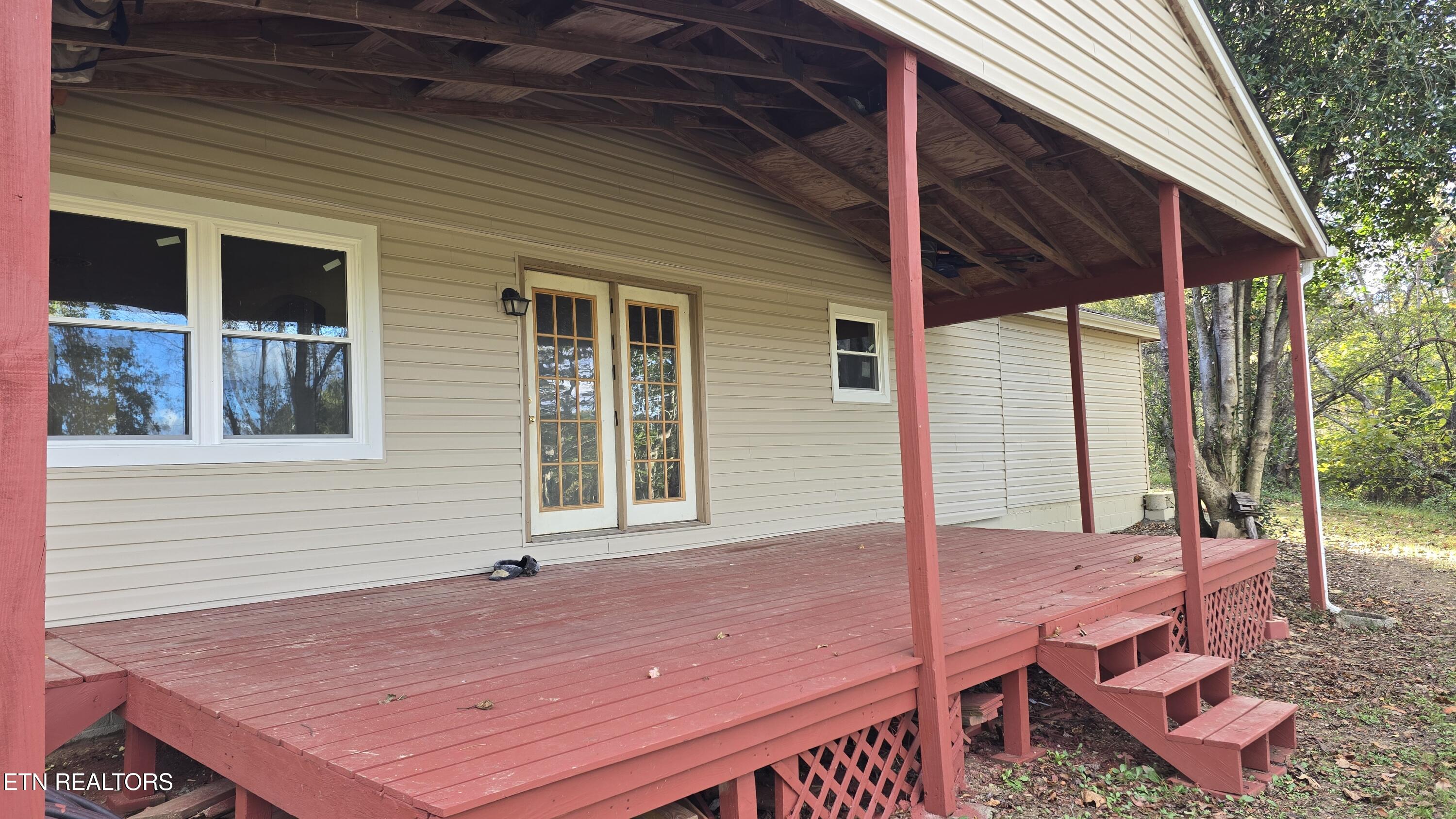 1225 Snodgrass Rd Property Photo 3