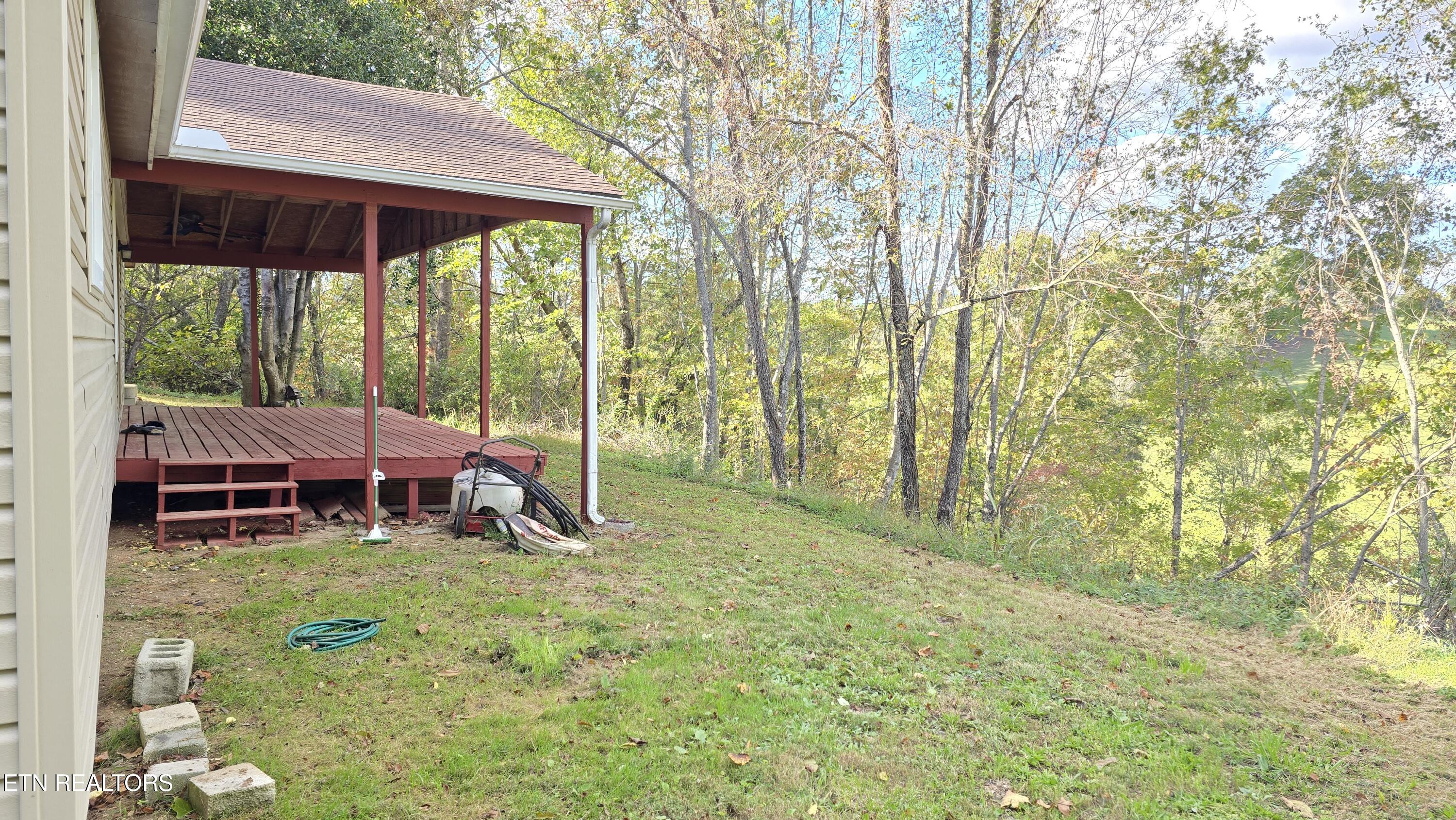 1225 Snodgrass Rd Property Photo 5