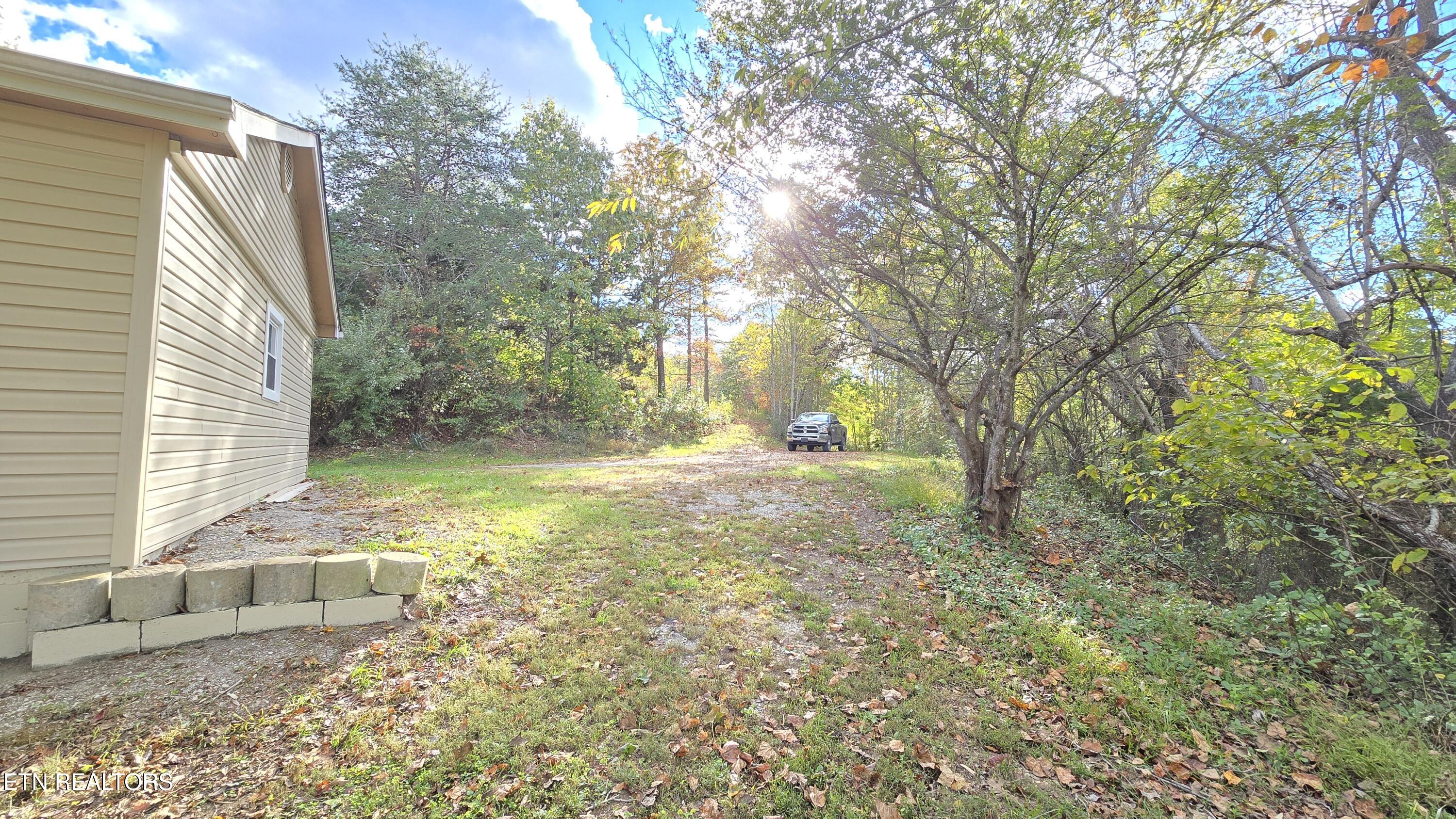 1225 Snodgrass Rd Property Photo 6