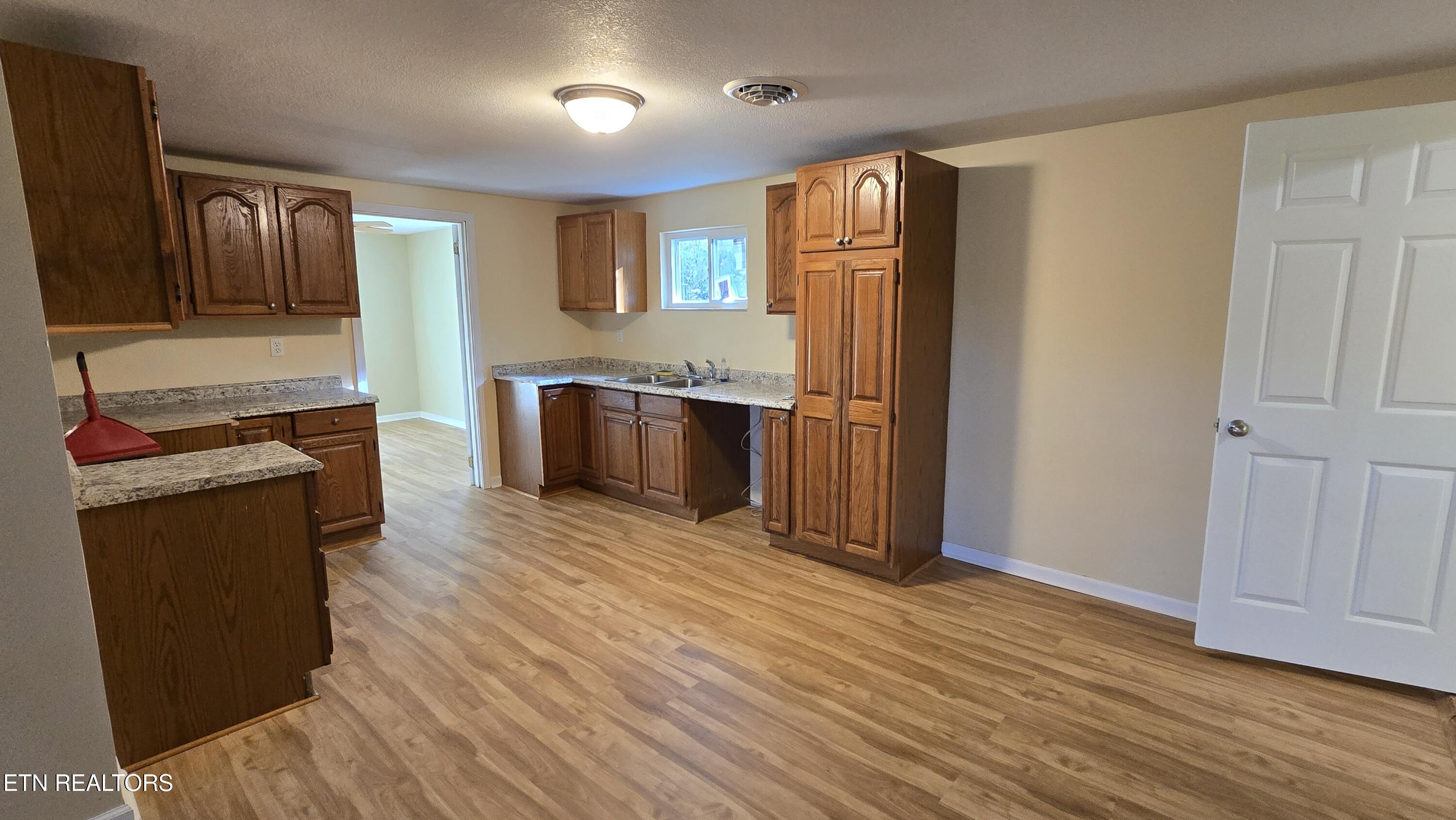 1225 Snodgrass Rd Property Photo 8