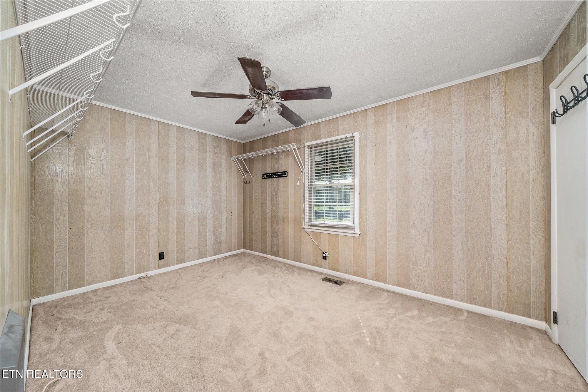 320 Walker St Property Photo 13