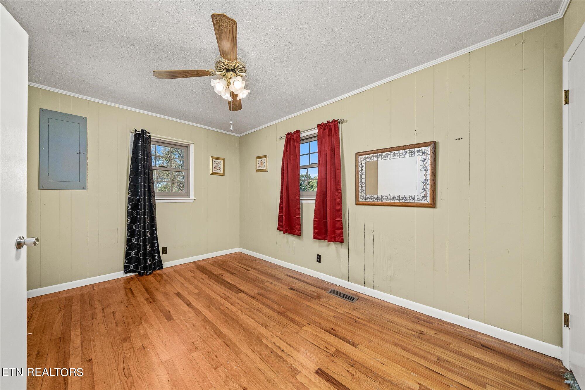 320 Walker St Property Photo 15