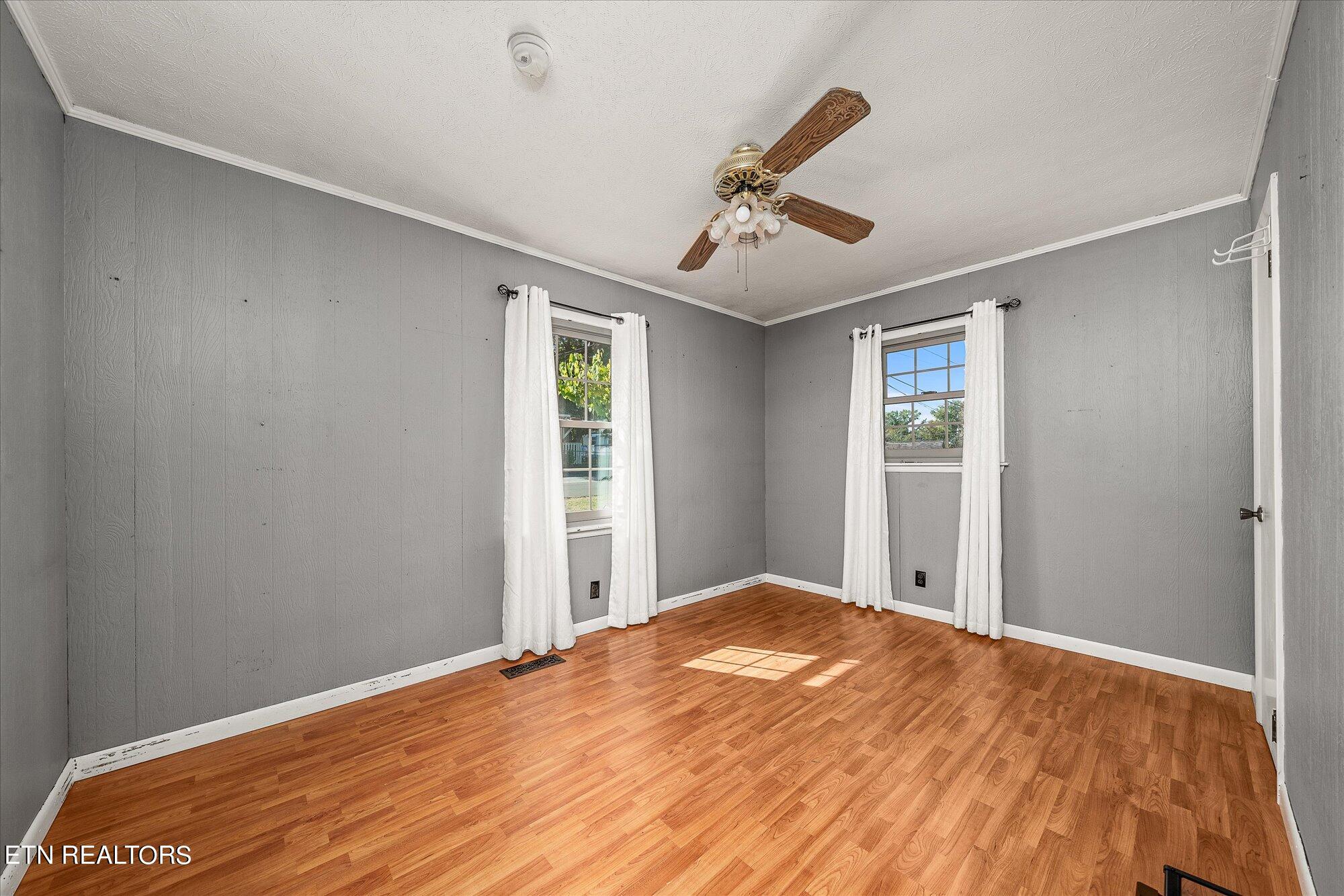 320 Walker St Property Photo 17