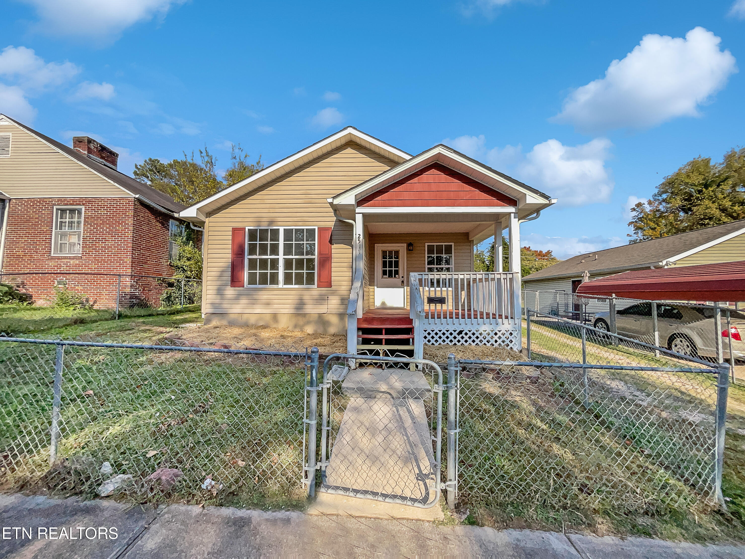 2517 Parkview Ave Property Photo 1