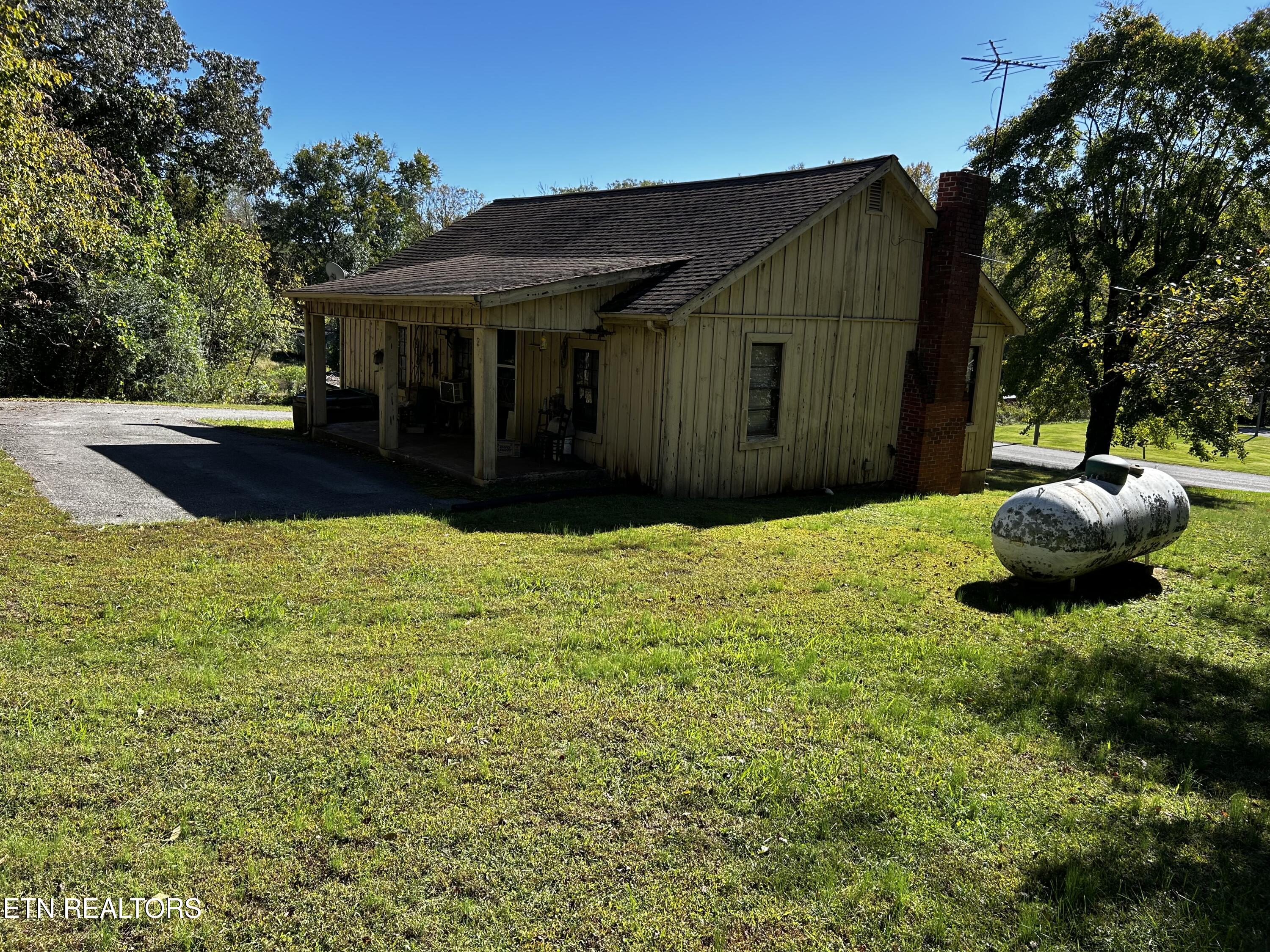 325 Countryside Lane Property Photo 6