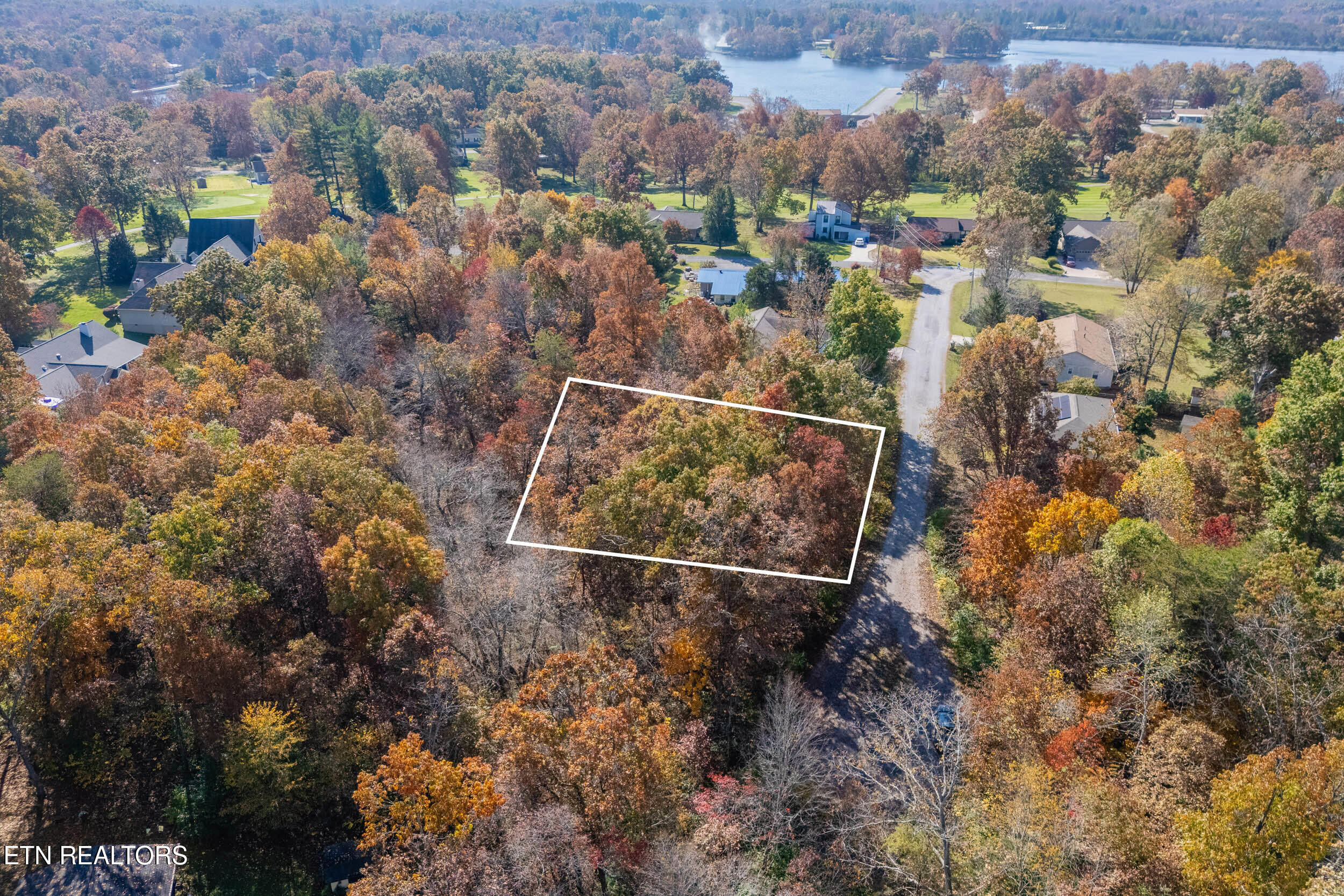 16 Rena Circle Property Photo 5