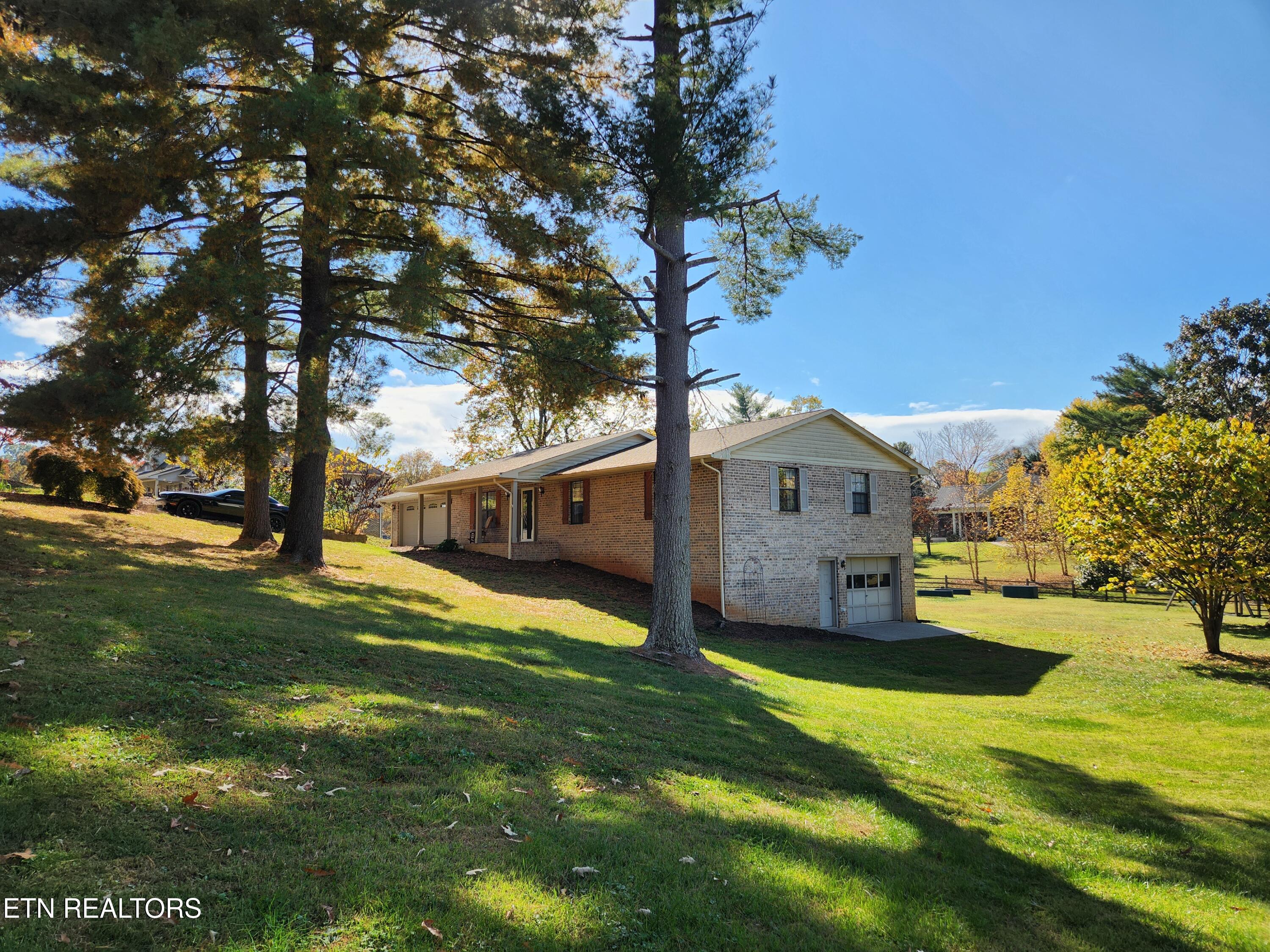 1023 S Dogwood Drive Property Photo 2