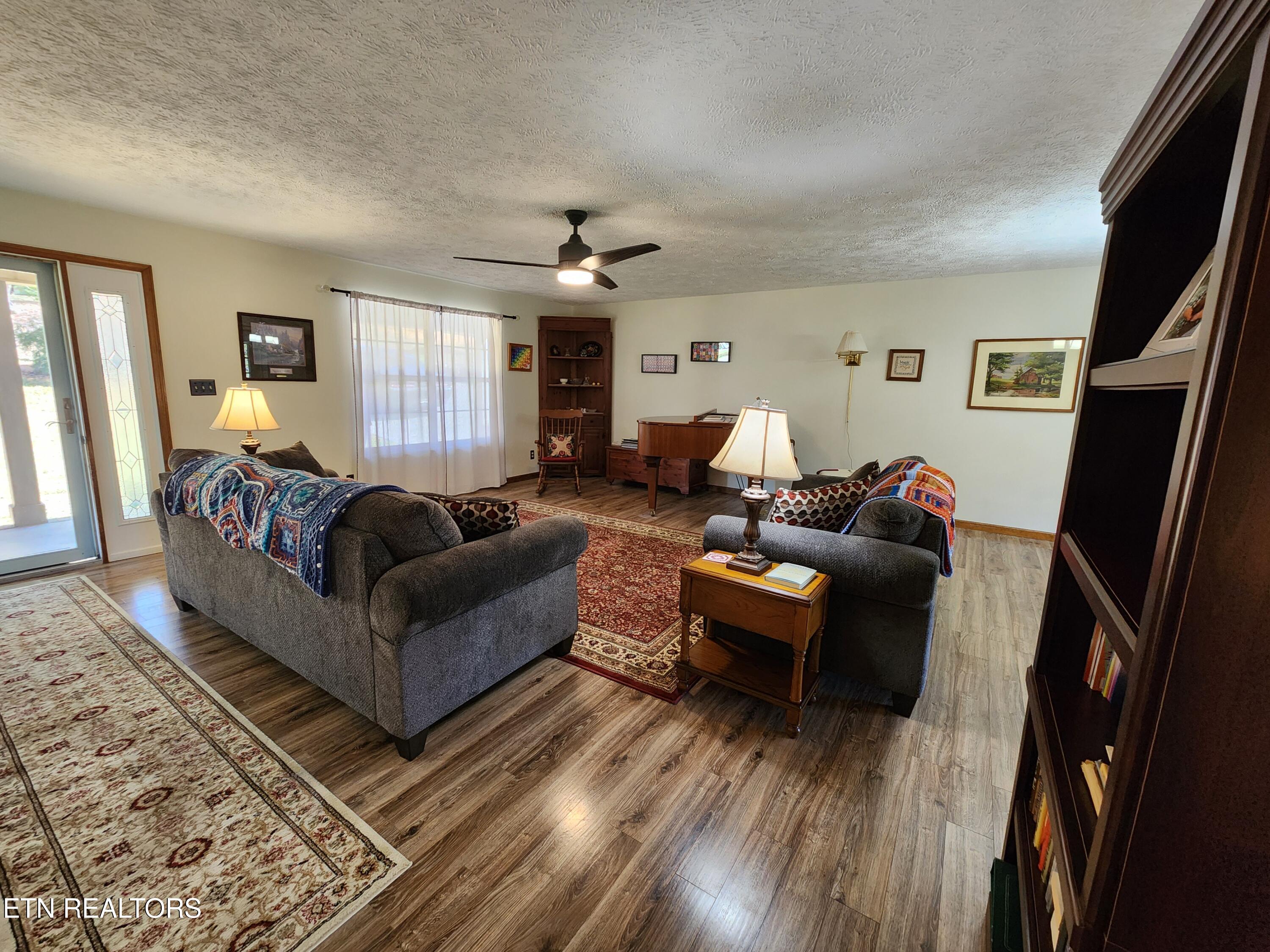 1023 S Dogwood Drive Property Photo 3