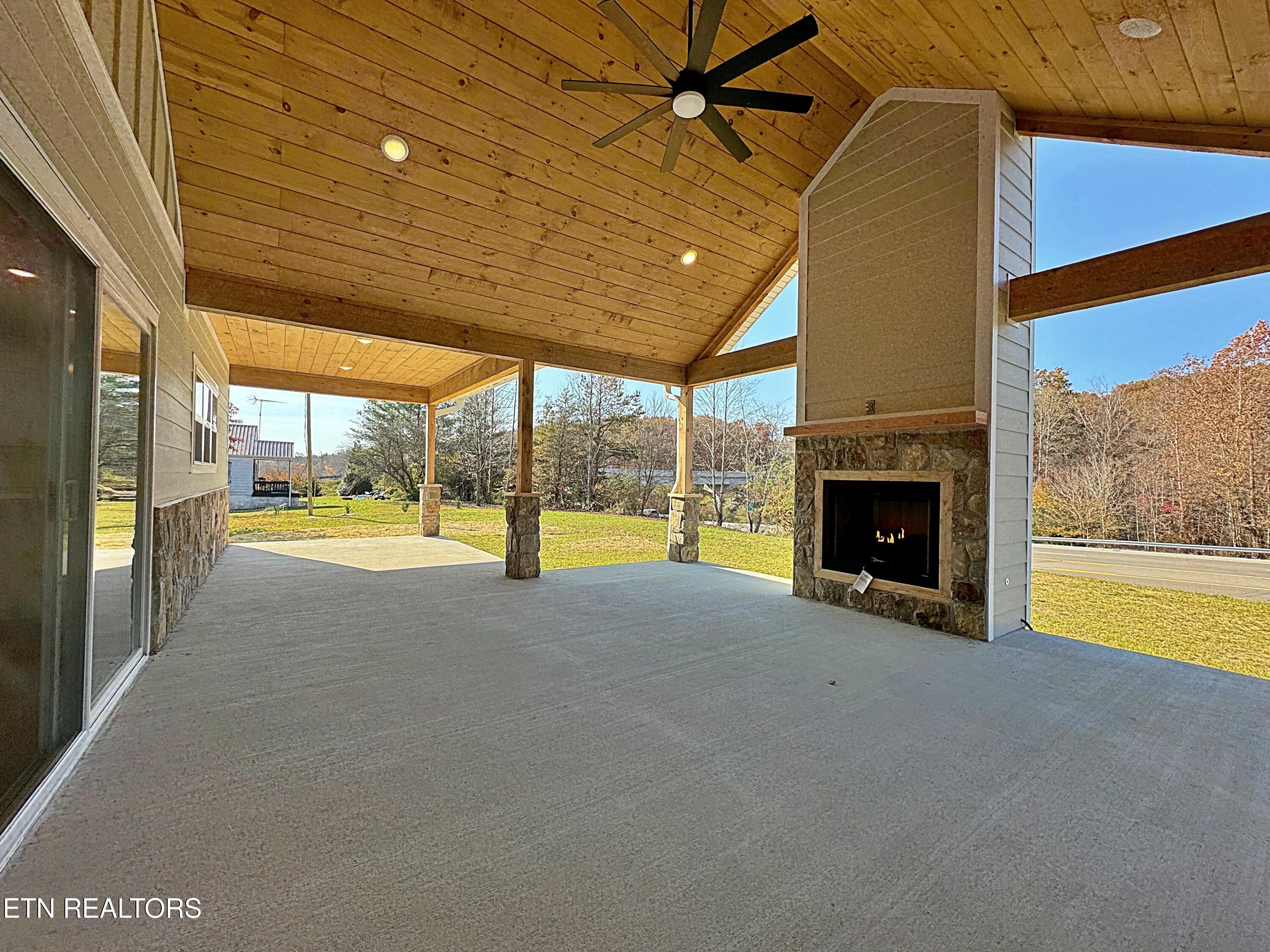 400 Galloway Drive Property Photo 6