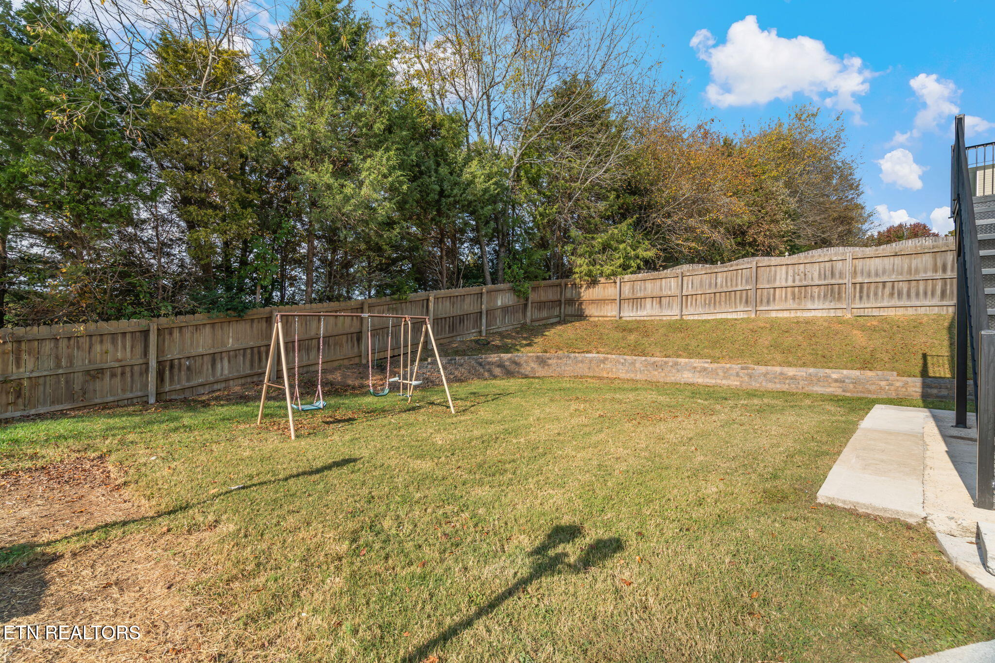 1843 Falling Waters Rd Property Photo 3