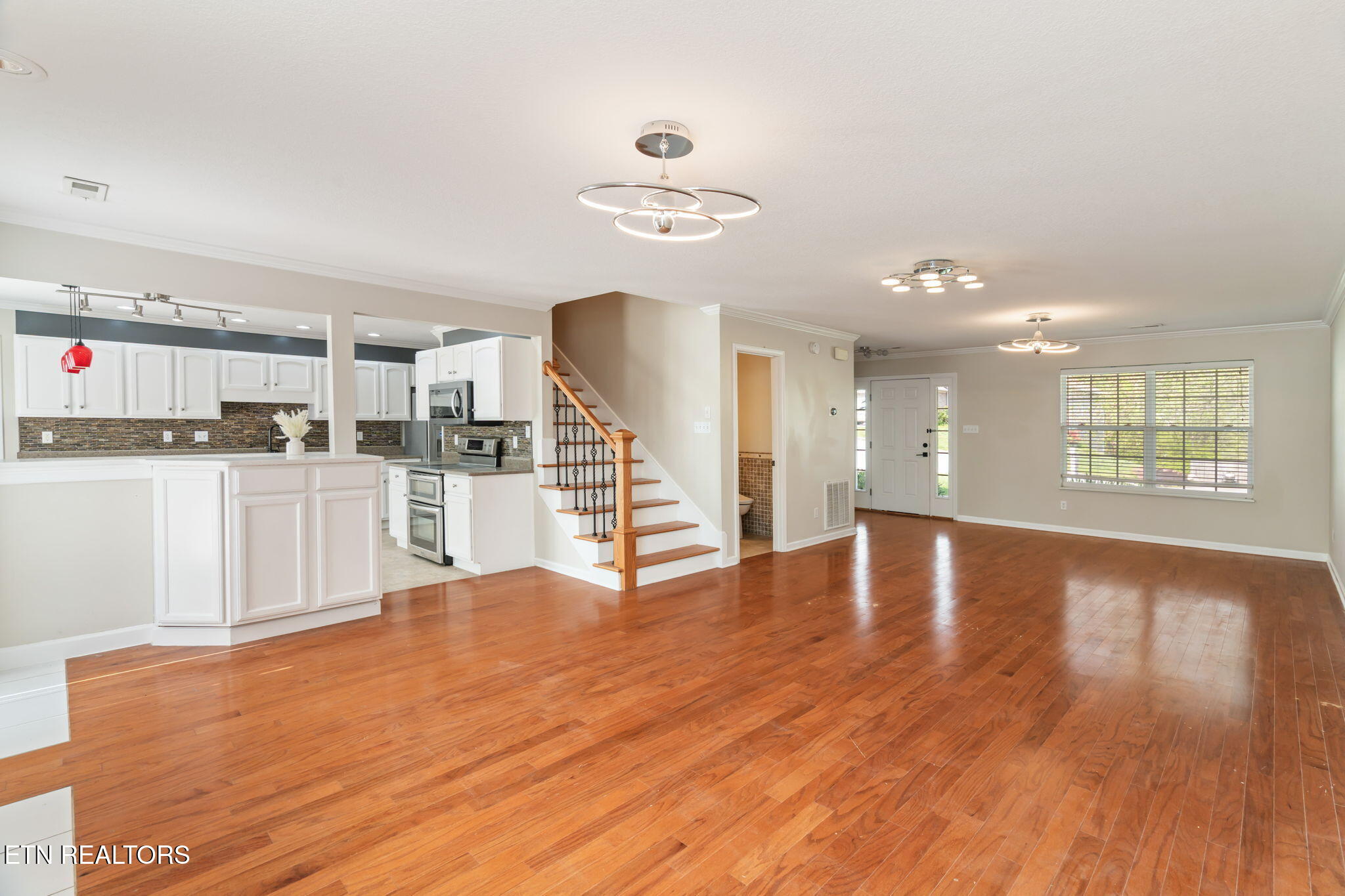 1843 Falling Waters Rd Property Photo 5