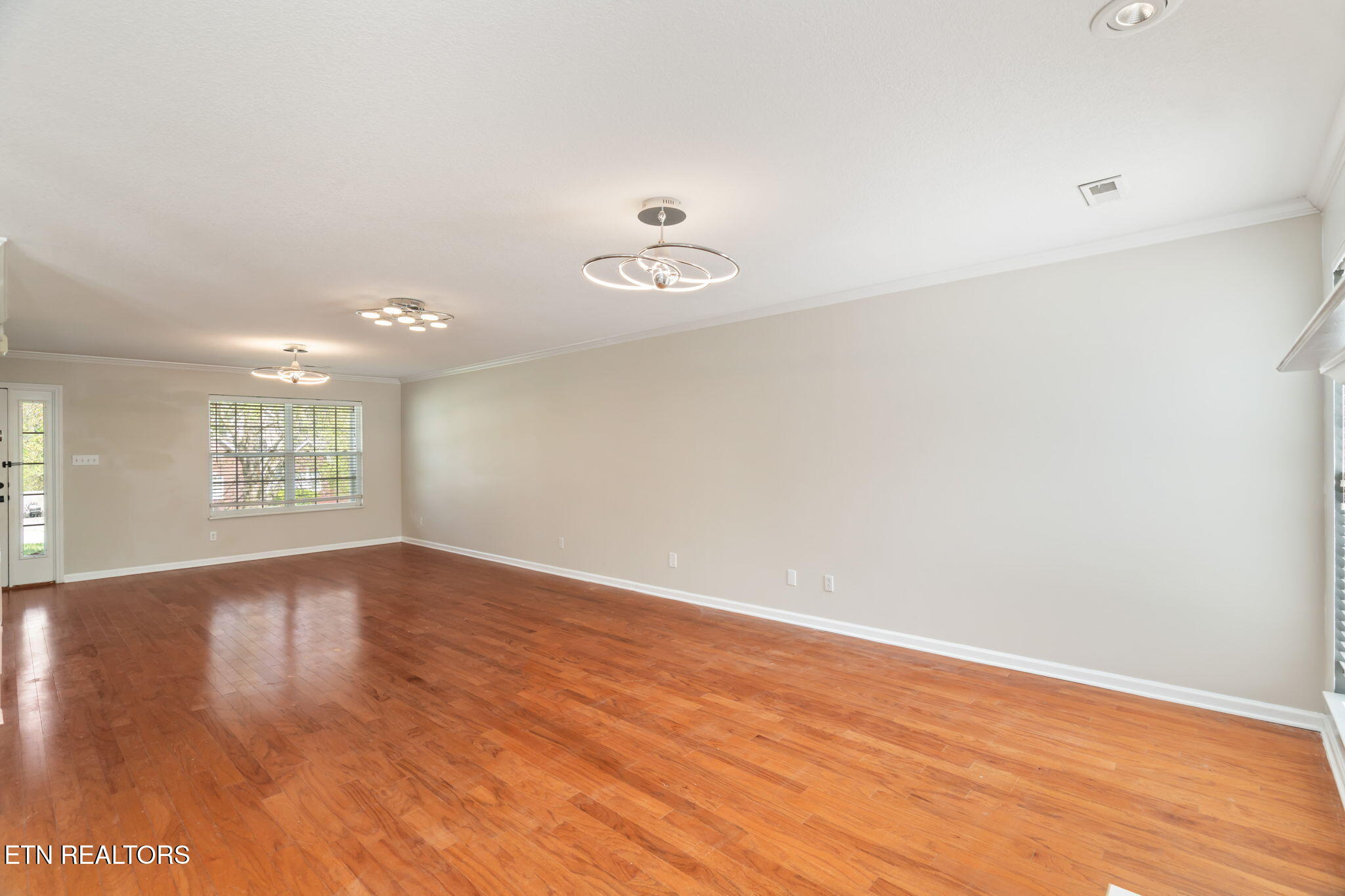 1843 Falling Waters Rd Property Photo 6