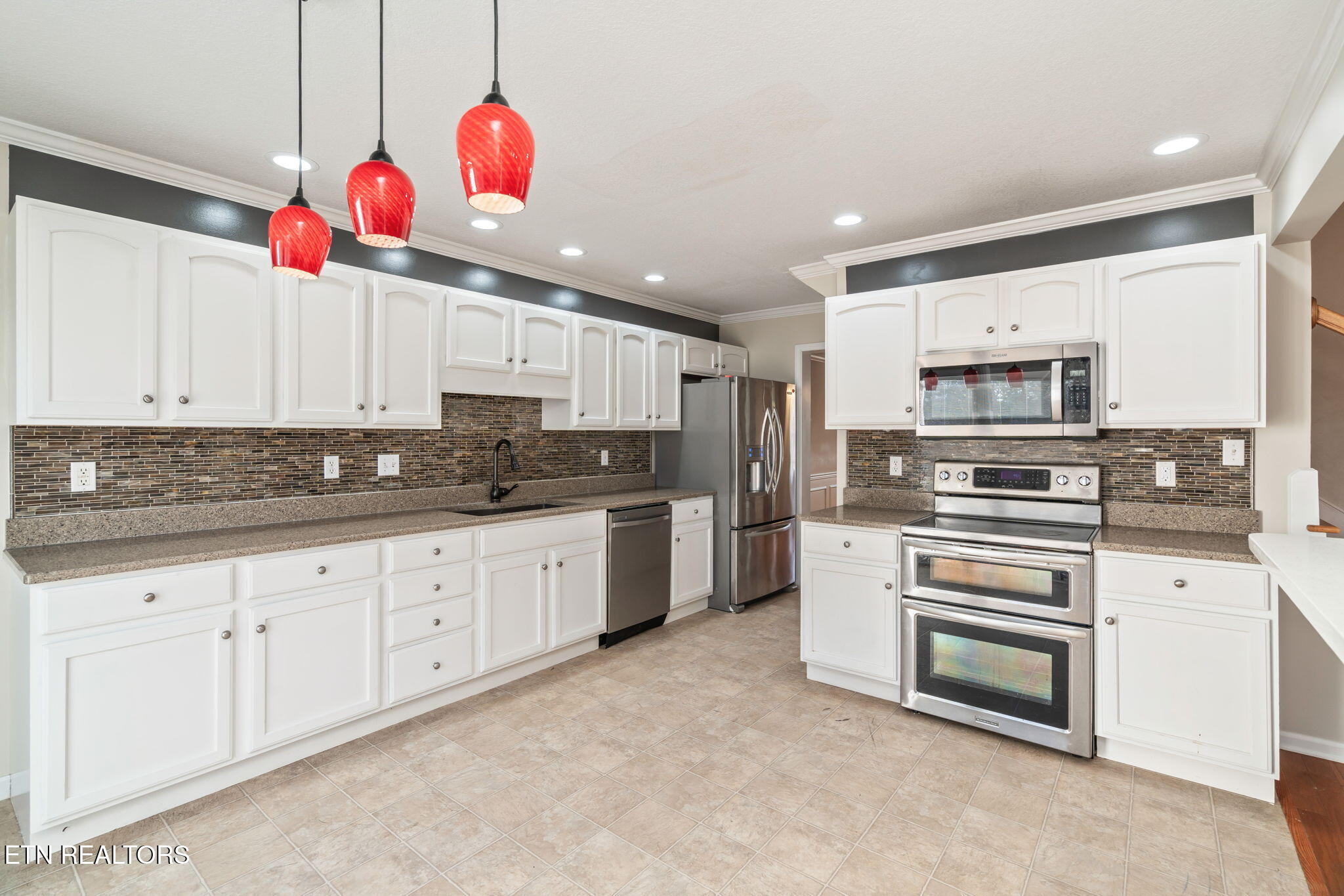 1843 Falling Waters Rd Property Photo 8